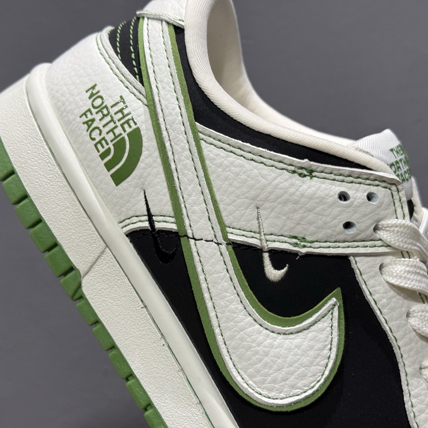 Nike SB Dunk Low 北面联名 奶白黑绿 周年高端定制 低帮休闲板鞋 SC9207-405