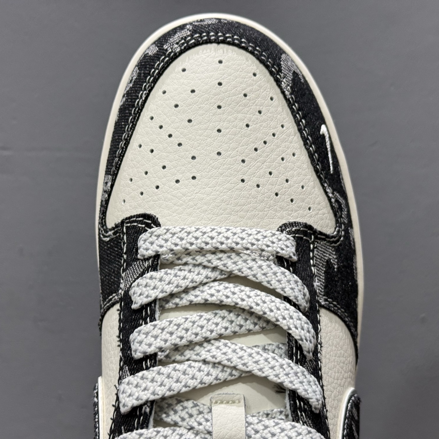 Fragment x Travis Scott x 冠军 Air Jordan 1 Low 三方联名倒钩 LD2025-019