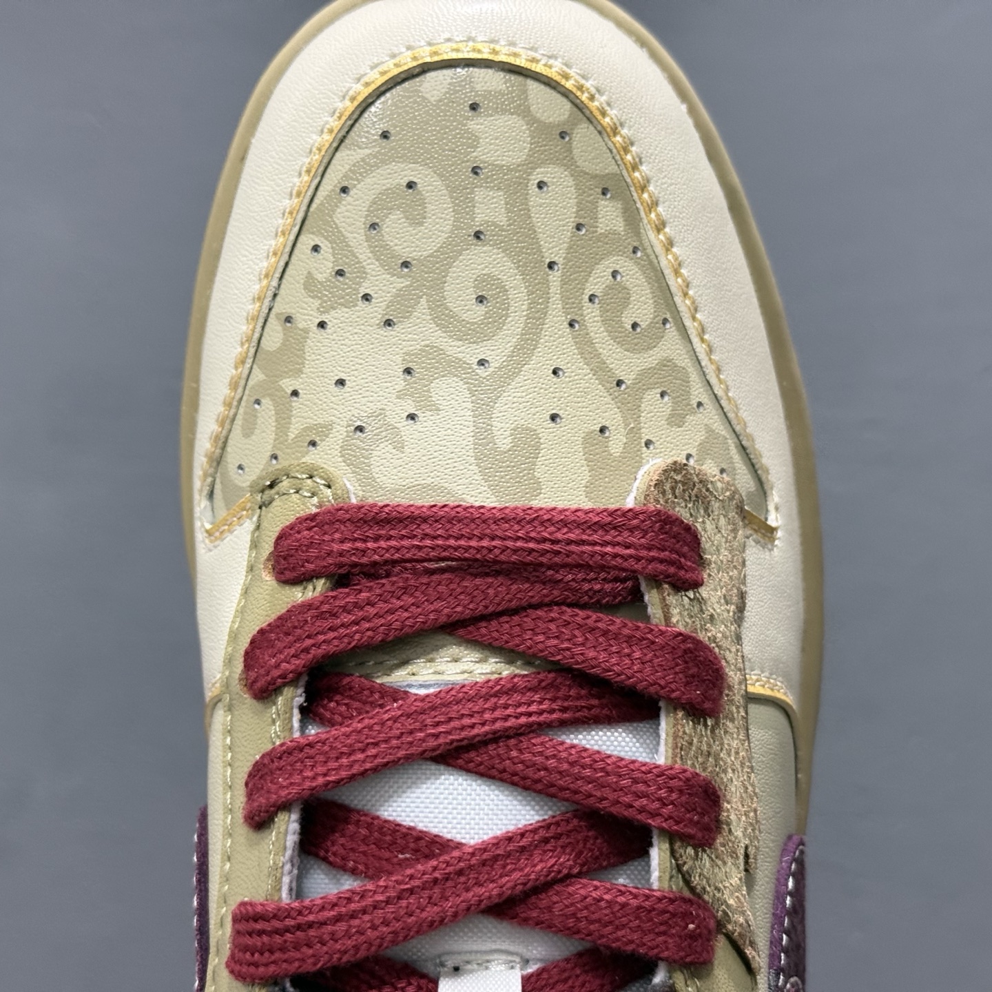 Nike Dunk Low 蛇年 金蛇街财 此款整体围绕熊猫 DD1503-124