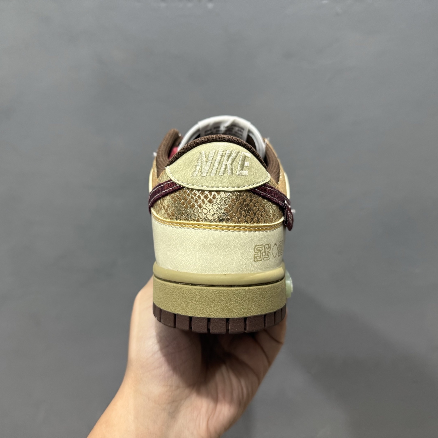 Nike Dunk Low 蛇年 金蛇街财 此款整体围绕熊猫 DD1503-124