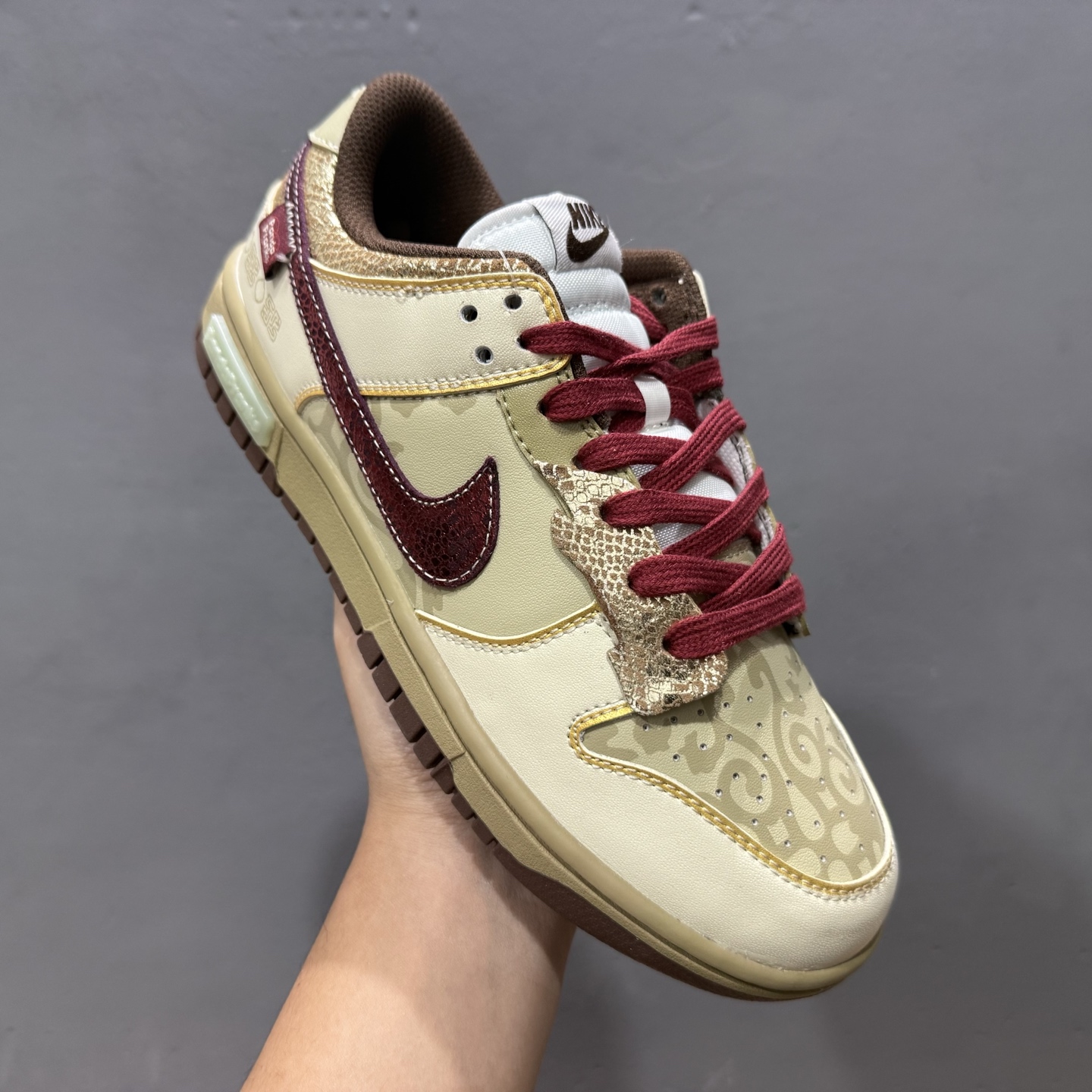 Nike Dunk Low 蛇年 金蛇街财 此款整体围绕熊猫 DD1503-124