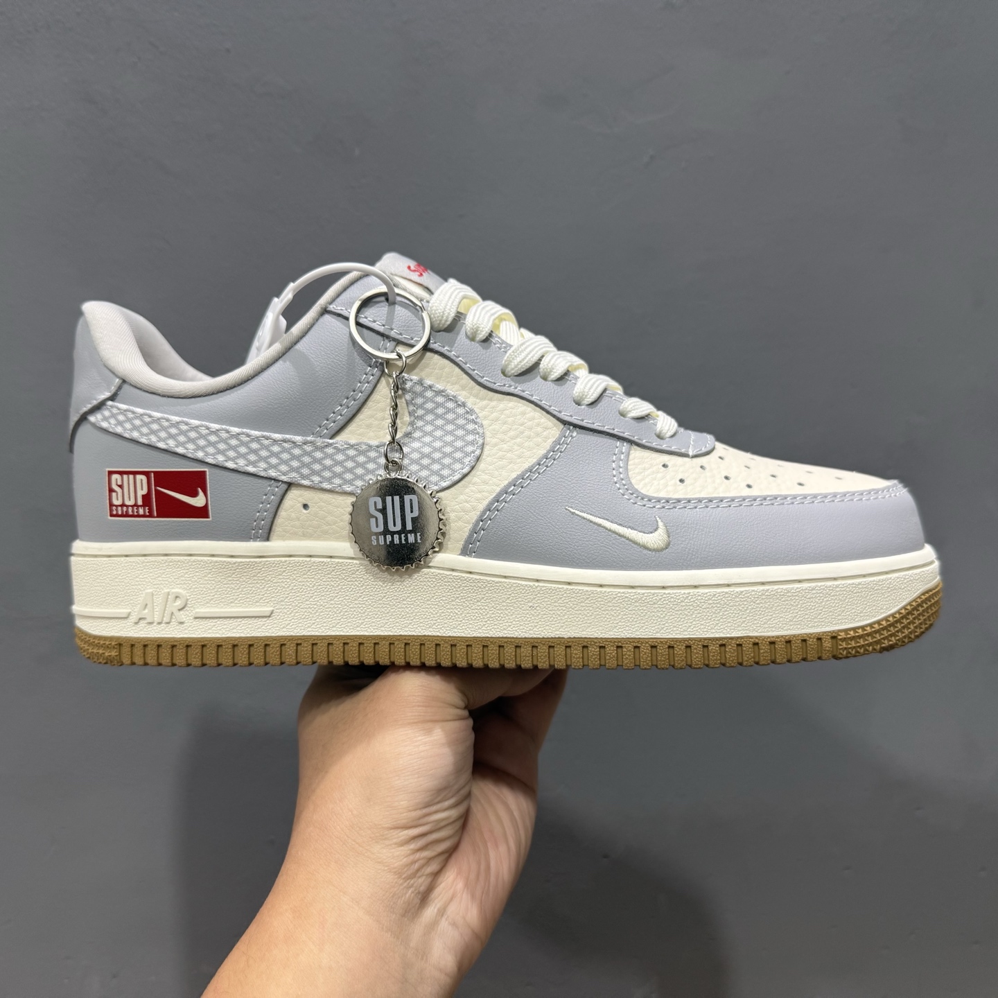 Nike Air Force 1’07 Low Supreme联名 亮灰生胶 空军一号低帮休闲板鞋 KK1988-075