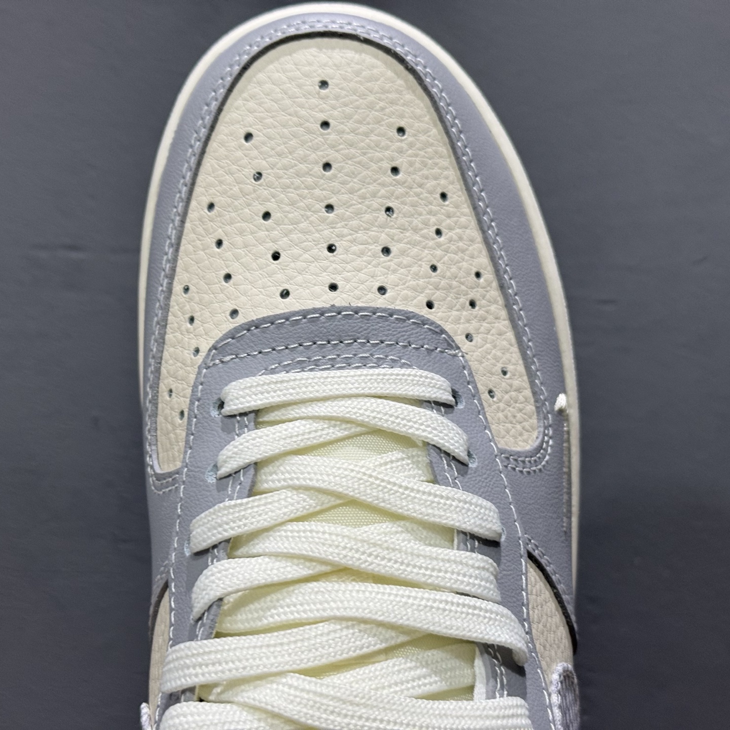 Nike Air Force 1'07 Low Supreme联名 亮灰生胶 空军一号低帮休闲板鞋 KK1988-075