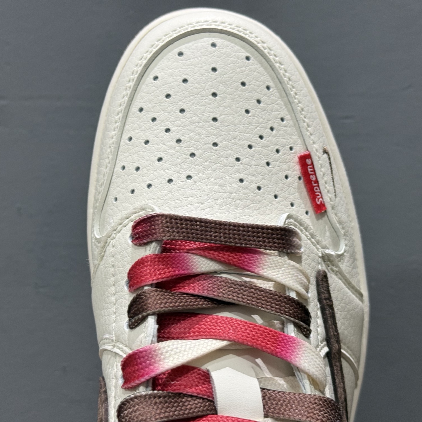 Travis Scott x Fragment Design × Air Jordan 1 Low SP AJ1 乔1北面联名 米棕小红标 低帮文化休闲板鞋 FC1688-213