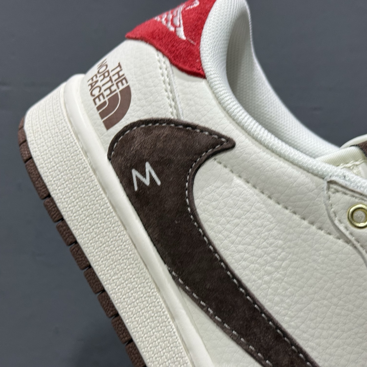 Travis Scott x Fragment Design × Air Jordan 1 Low SP AJ1 乔1北面联名 米棕小红标 低帮文化休闲板鞋 FC1688-213