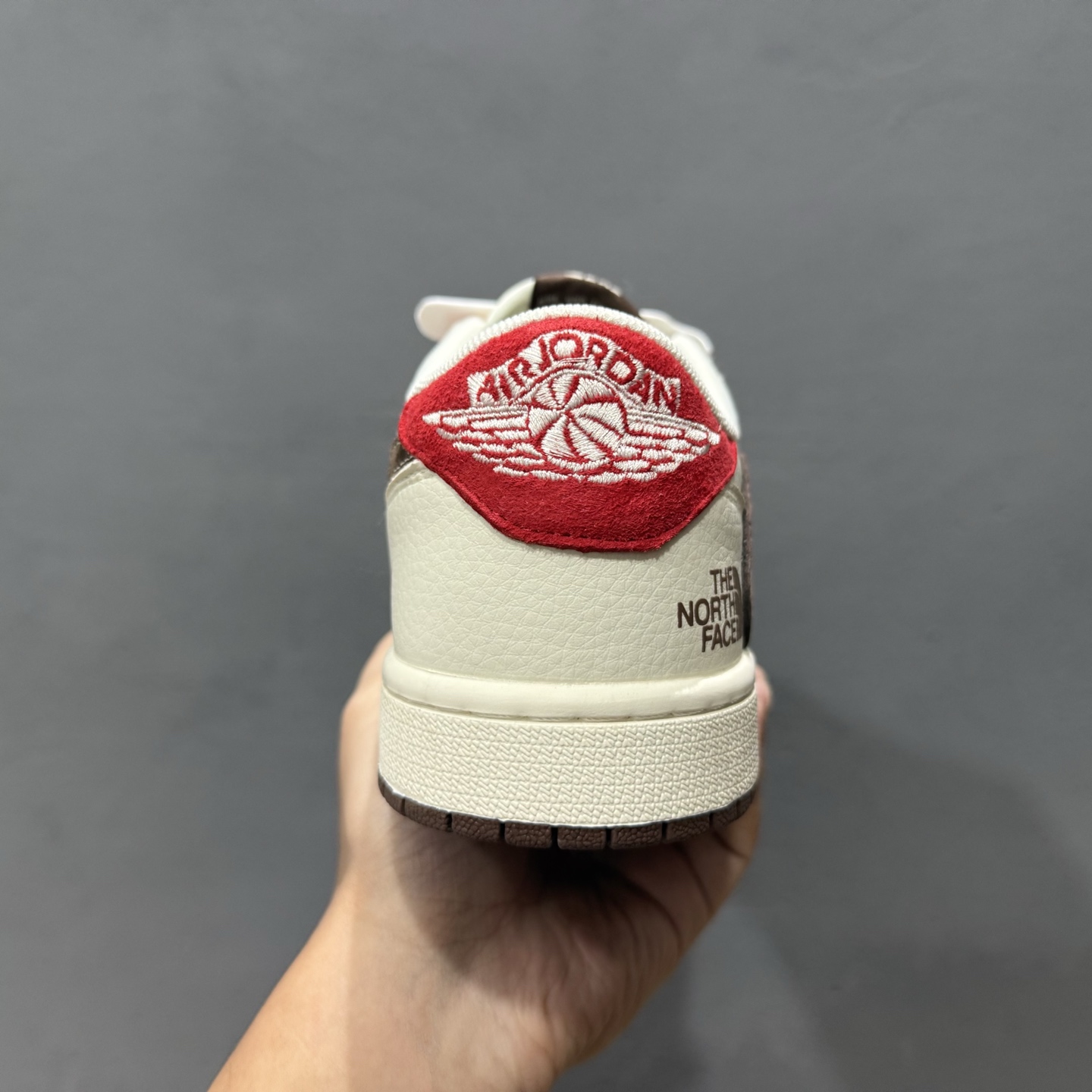 Travis Scott x Fragment Design × Air Jordan 1 Low SP AJ1 乔1北面联名 米棕小红标 低帮文化休闲板鞋 FC1688-213