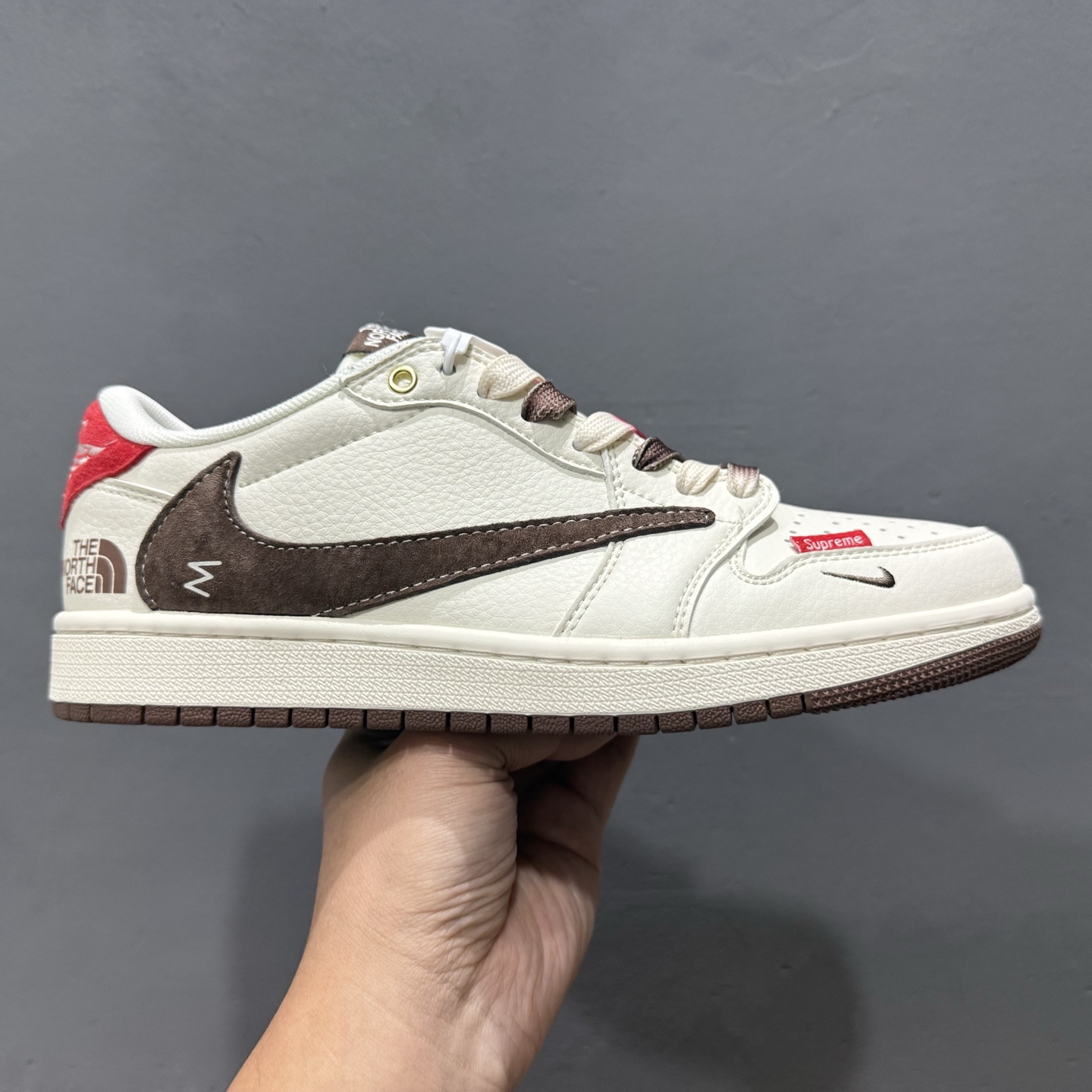 Travis Scott x Fragment Design × Air Jordan 1 Low SP AJ1 乔1北面联名 米棕小红标 低帮文化休闲板鞋 FC1688-213