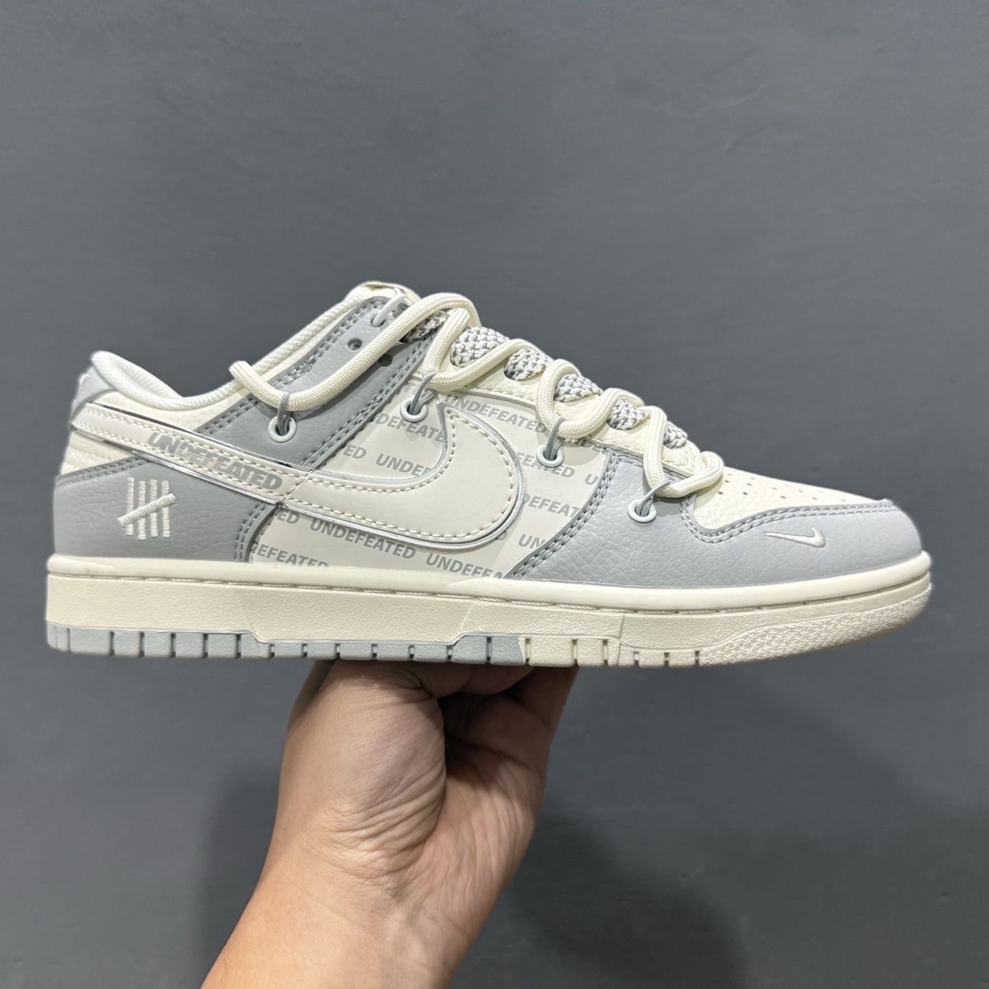 Nike SB Dunk Low UN系列 绑带 字幕白勾 周年高端定制 低帮休闲板鞋 DM6868-079