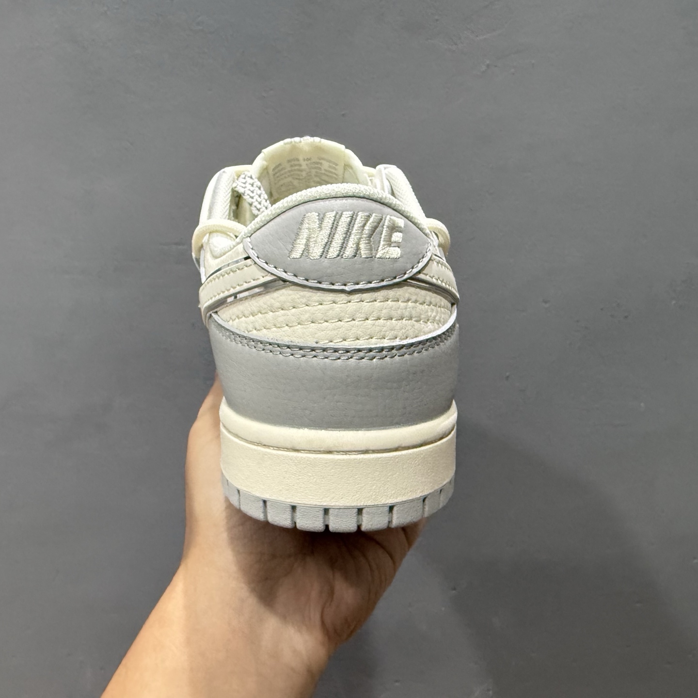 Nike SB Dunk Low UN系列 绑带 字幕白勾 周年高端定制 低帮休闲板鞋 DM6868-079