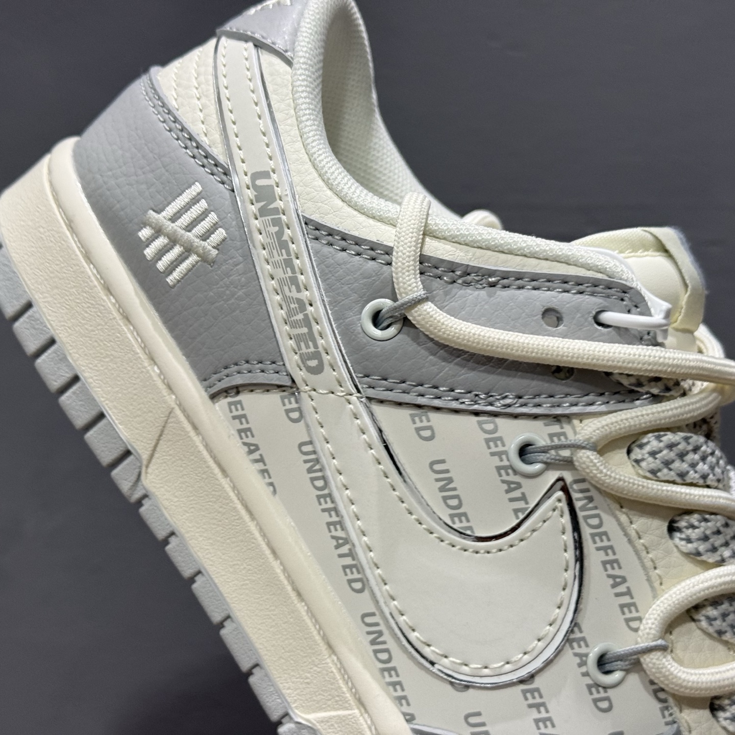 Nike SB Dunk Low UN系列 绑带 字幕白勾 周年高端定制 低帮休闲板鞋 DM6868-079