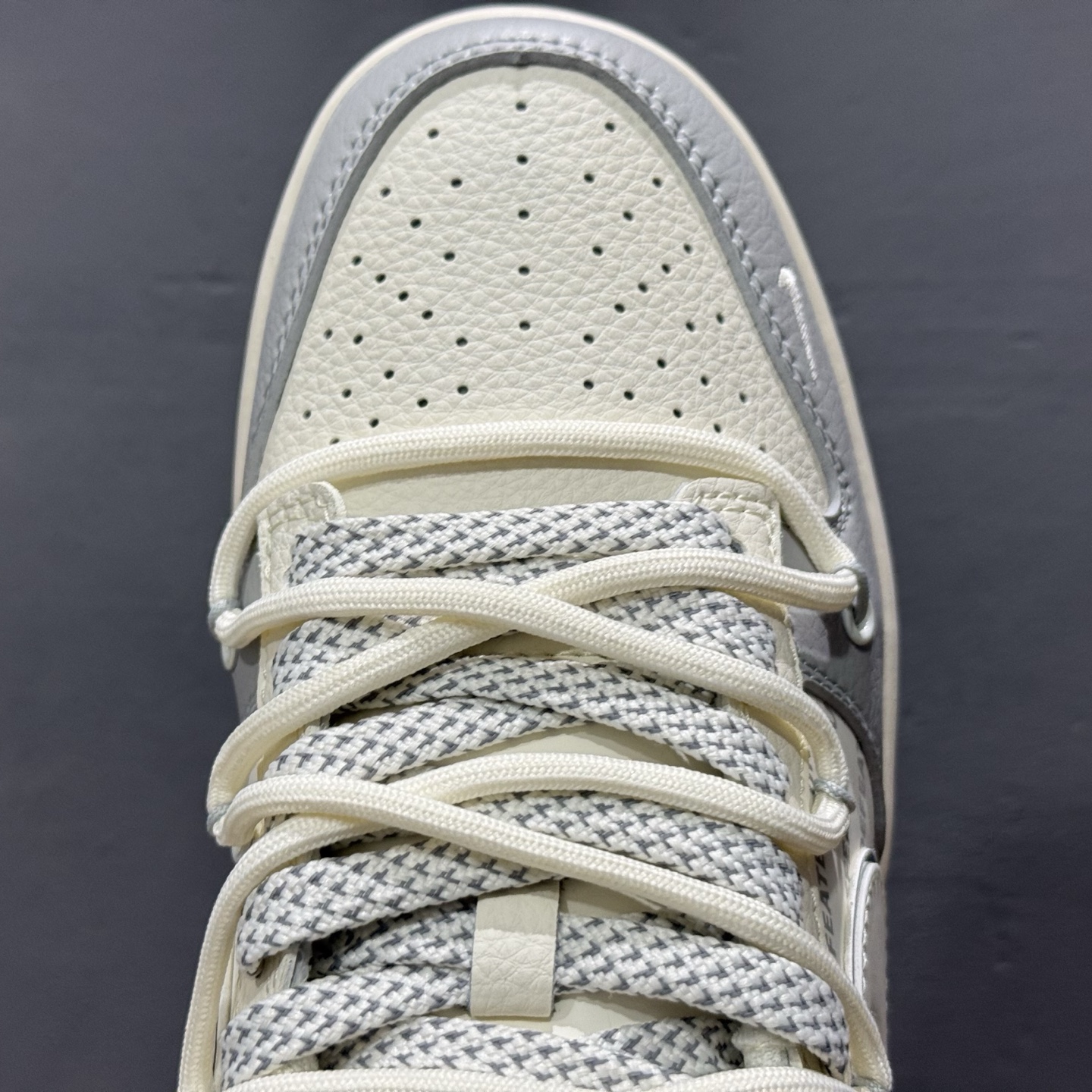 Nike SB Dunk Low UN系列 绑带 字幕白勾 周年高端定制 低帮休闲板鞋 DM6868-079