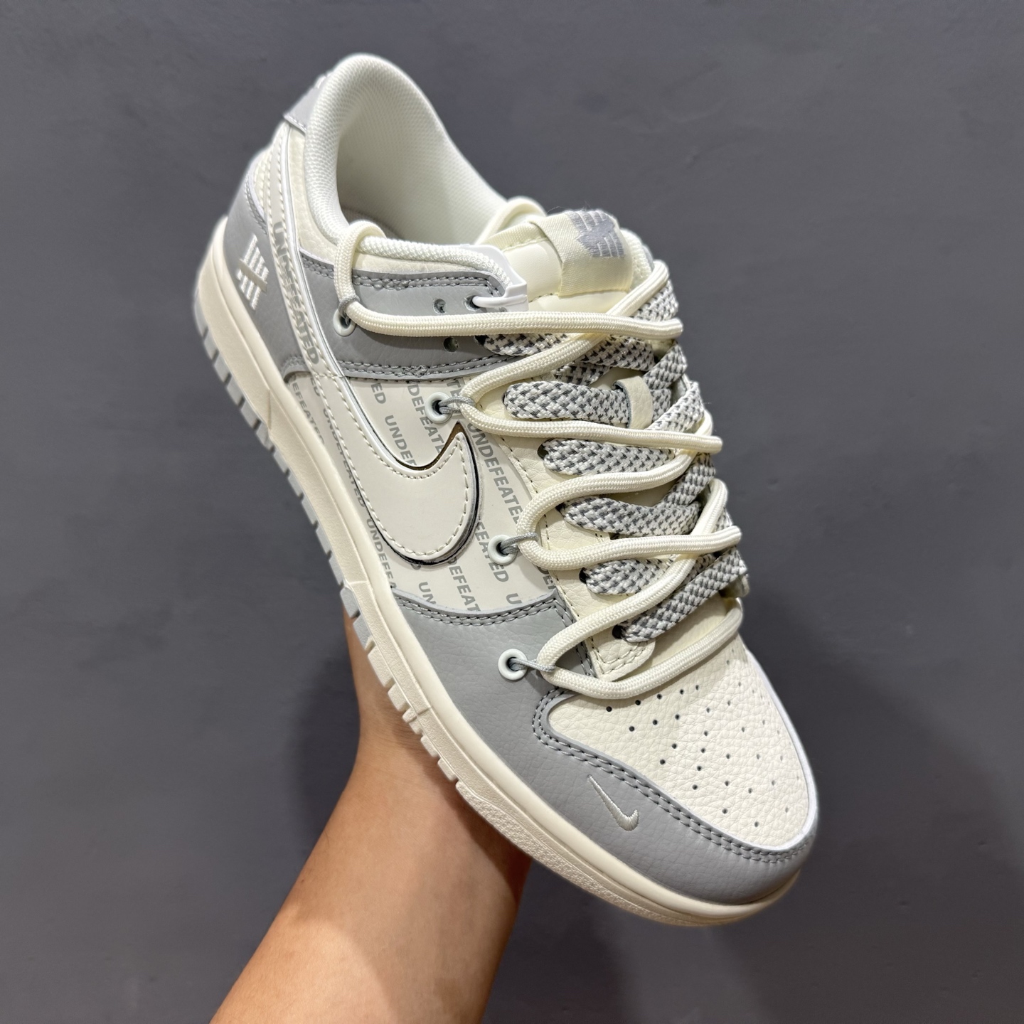 Nike SB Dunk Low UN系列 绑带 字幕白勾 周年高端定制 低帮休闲板鞋 DM6868-079