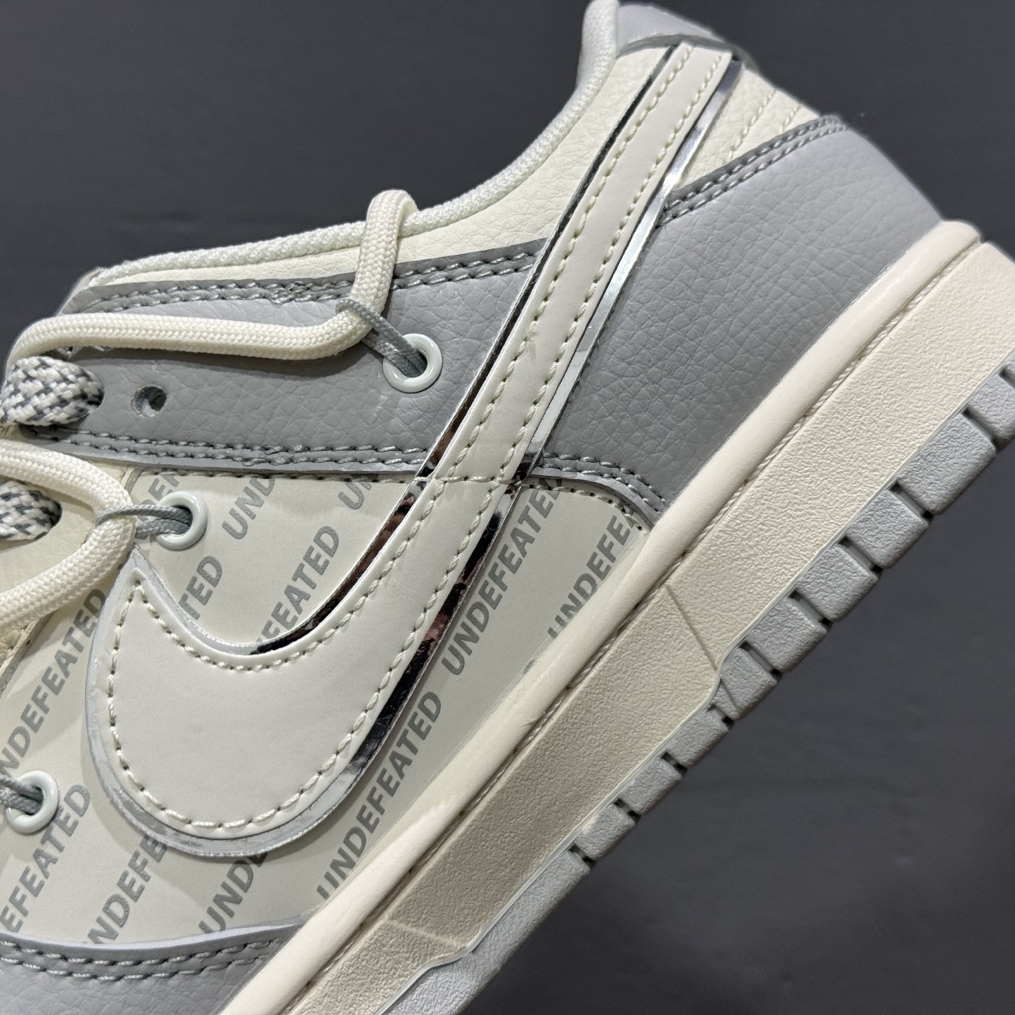 Nike SB Dunk Low UN系列 绑带 字幕白勾 周年高端定制 低帮休闲板鞋 DM6868-079