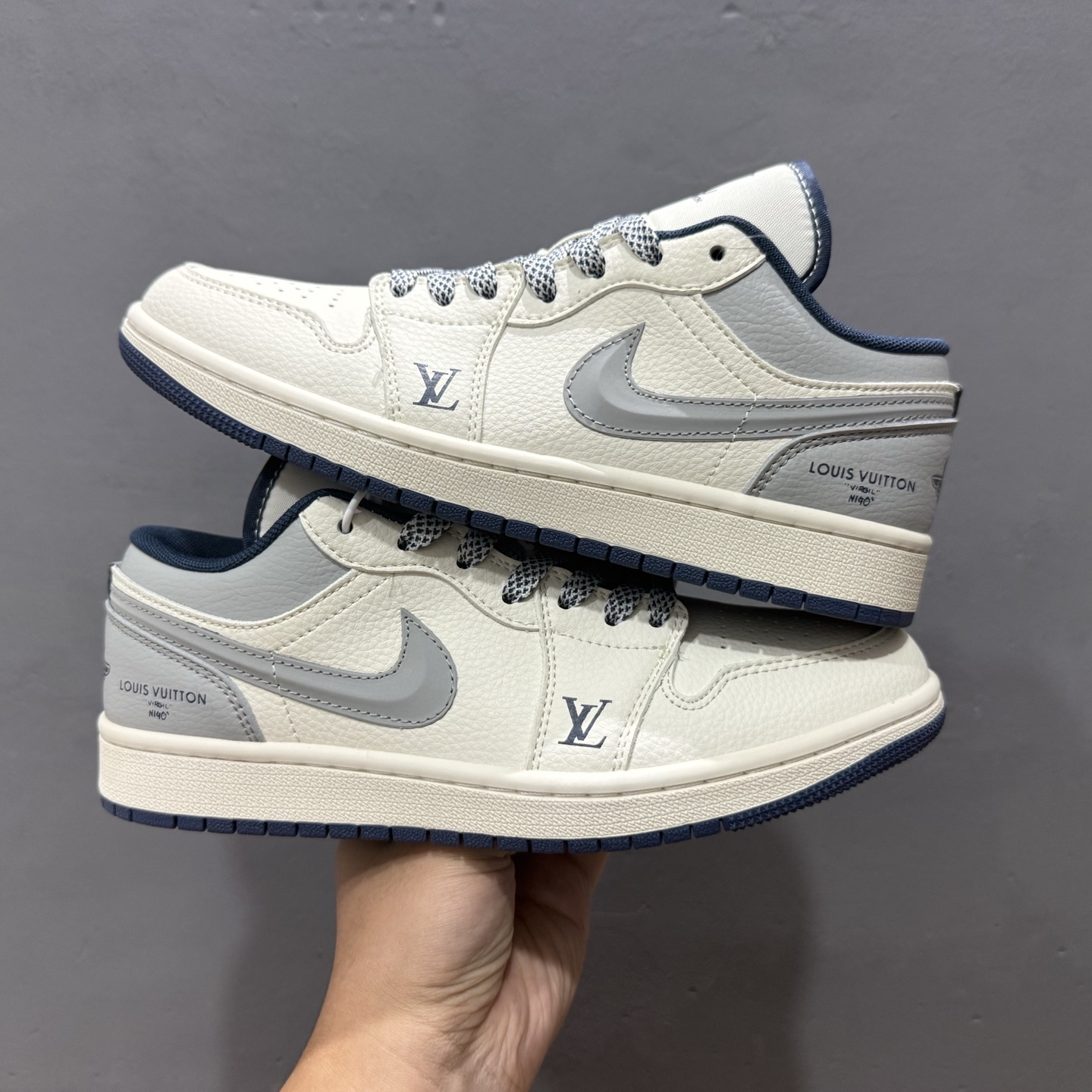 Louis Vuitton x Air Jordan 1 烟灰立体勾 XS6086-557