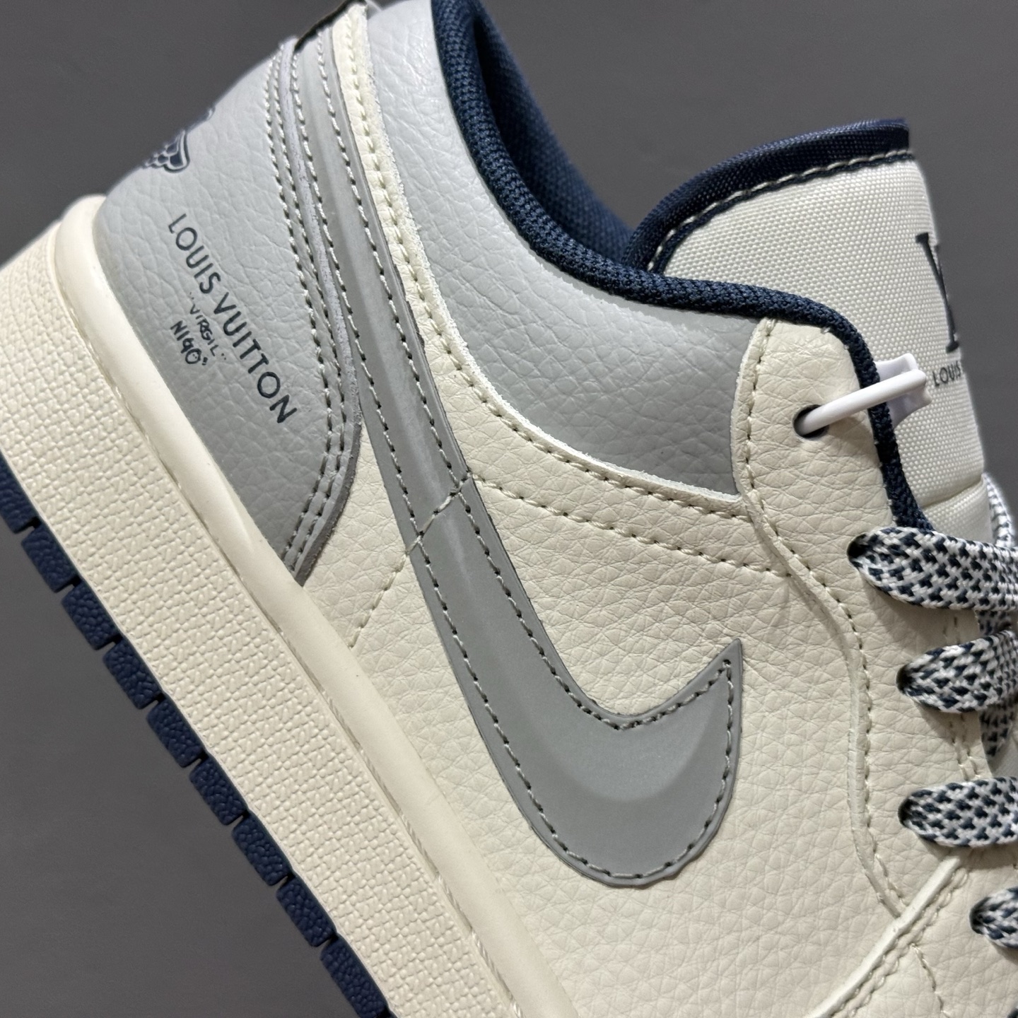 Louis Vuitton x Air Jordan 1 烟灰立体勾 XS6086-557