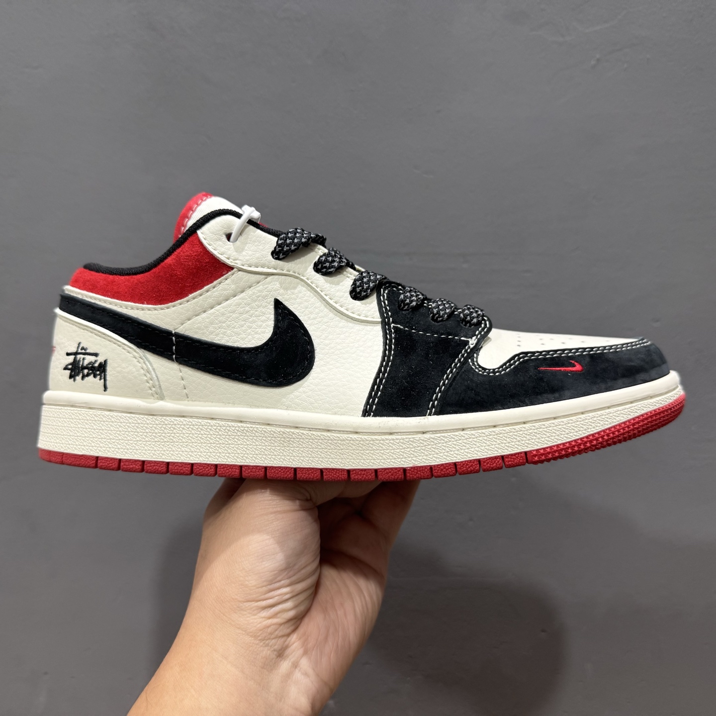 限量发售！ AIR JORDAN 1 LOW AJ1乔1低帮休闲板鞋“白红黑勾配色斯图西联名定制款 XS6086-006