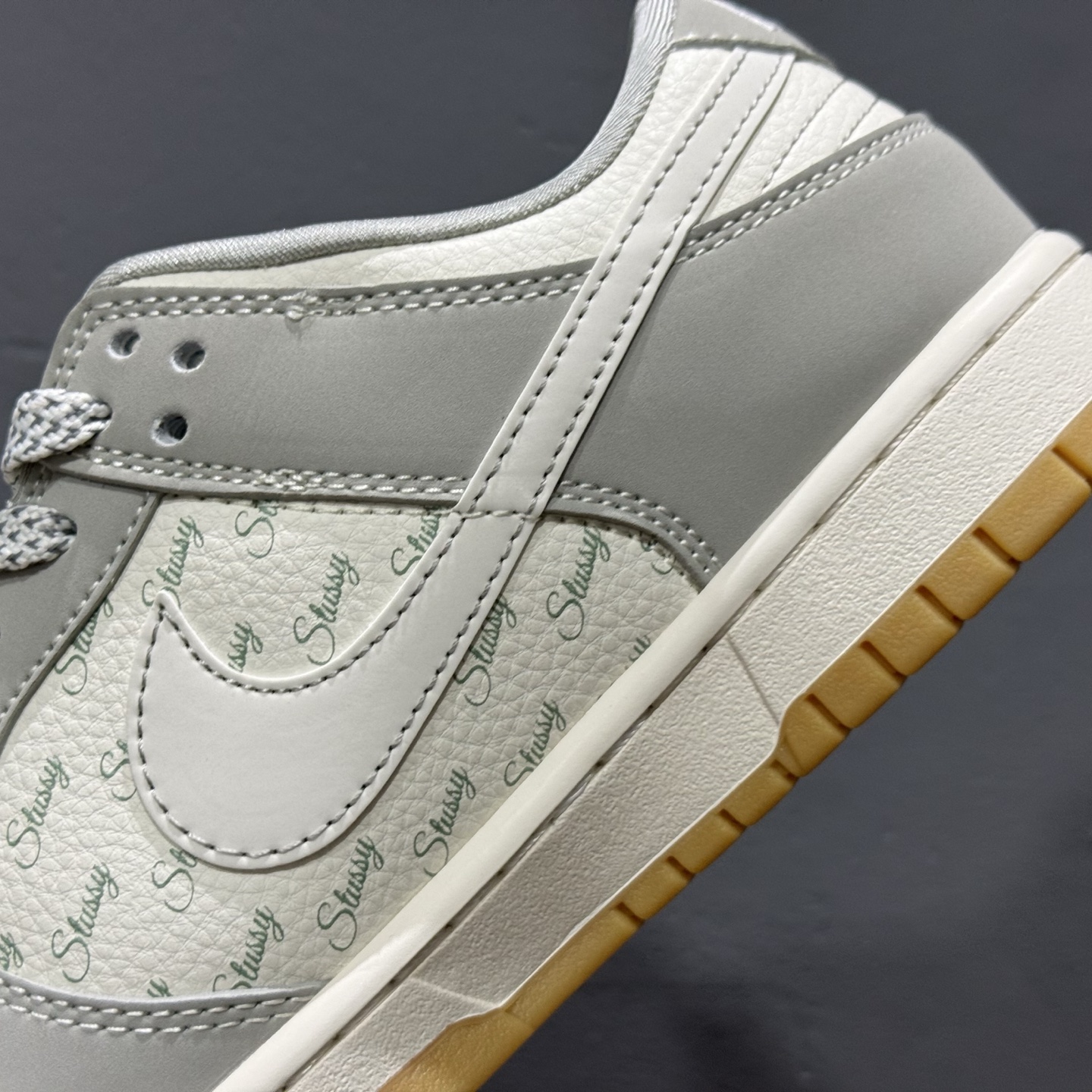 Stussy x Nike Dunk Low 卡通生胶 JJ2508-557