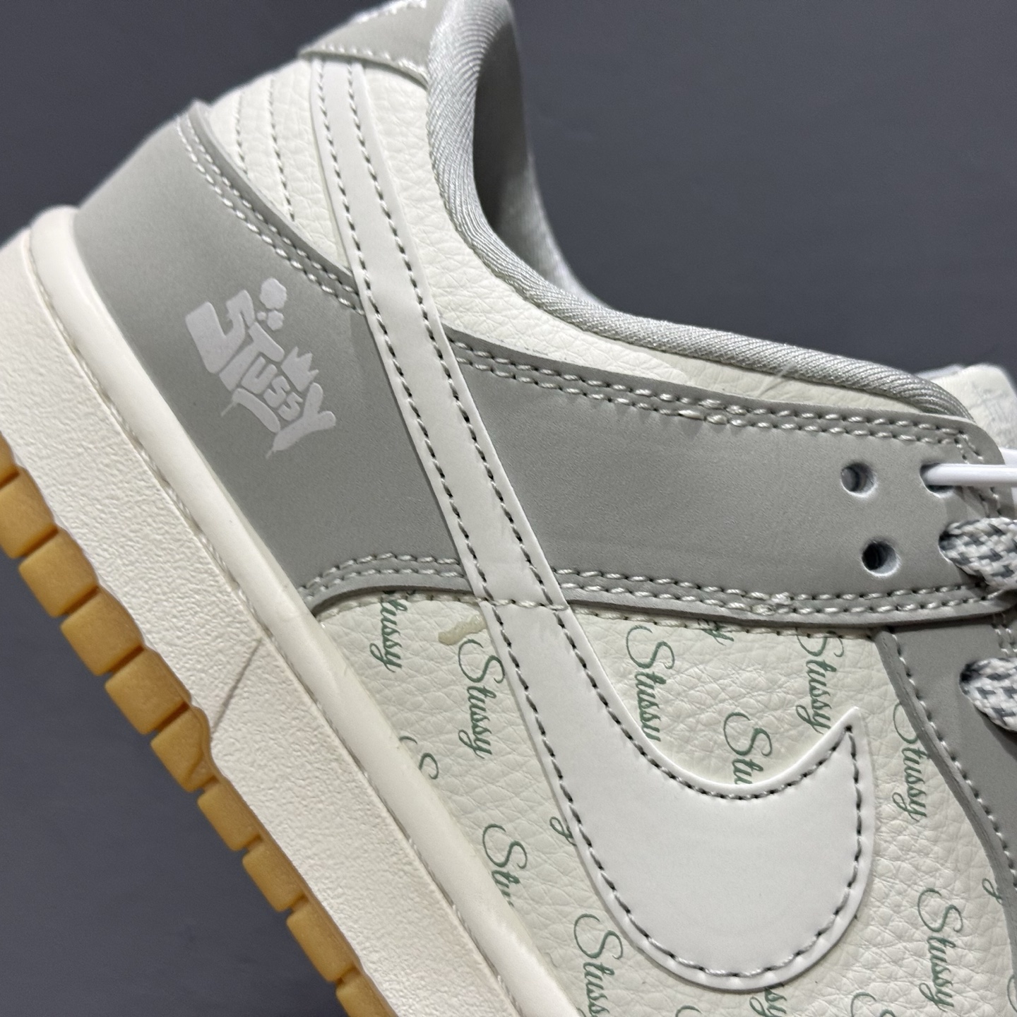 Stussy x Nike Dunk Low 卡通生胶 JJ2508-557