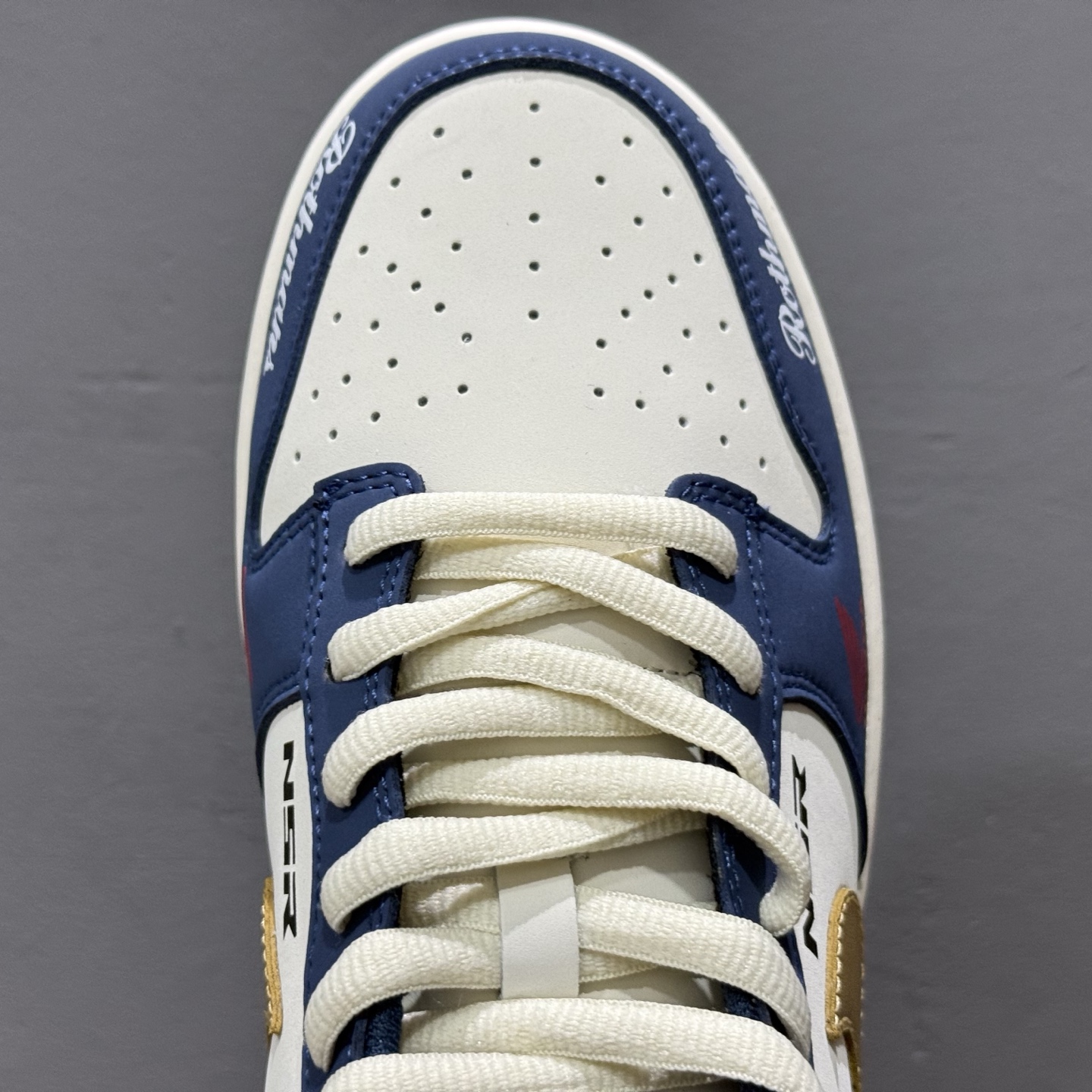 Nike SB Dunk Low 复古白蓝 联名配色 周年高端定制 低帮休闲板鞋 MU0232-365