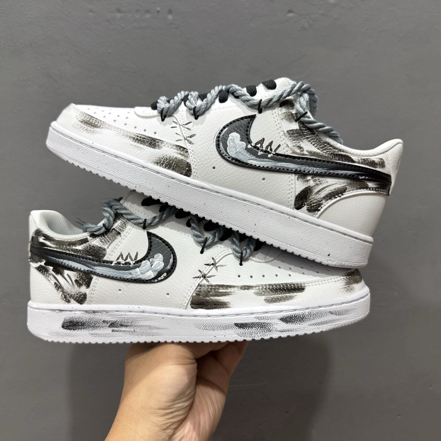新款出货 原装 NK NK Court Vision 1 “镜之魅影”手绘涂鸦定制板鞋 DH2987-211