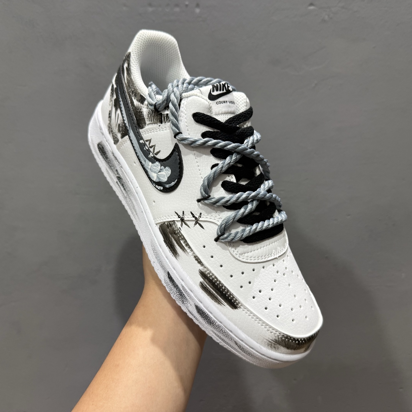 新款出货 原装 NK NK Court Vision 1 “镜之魅影”手绘涂鸦定制板鞋 DH2987-211