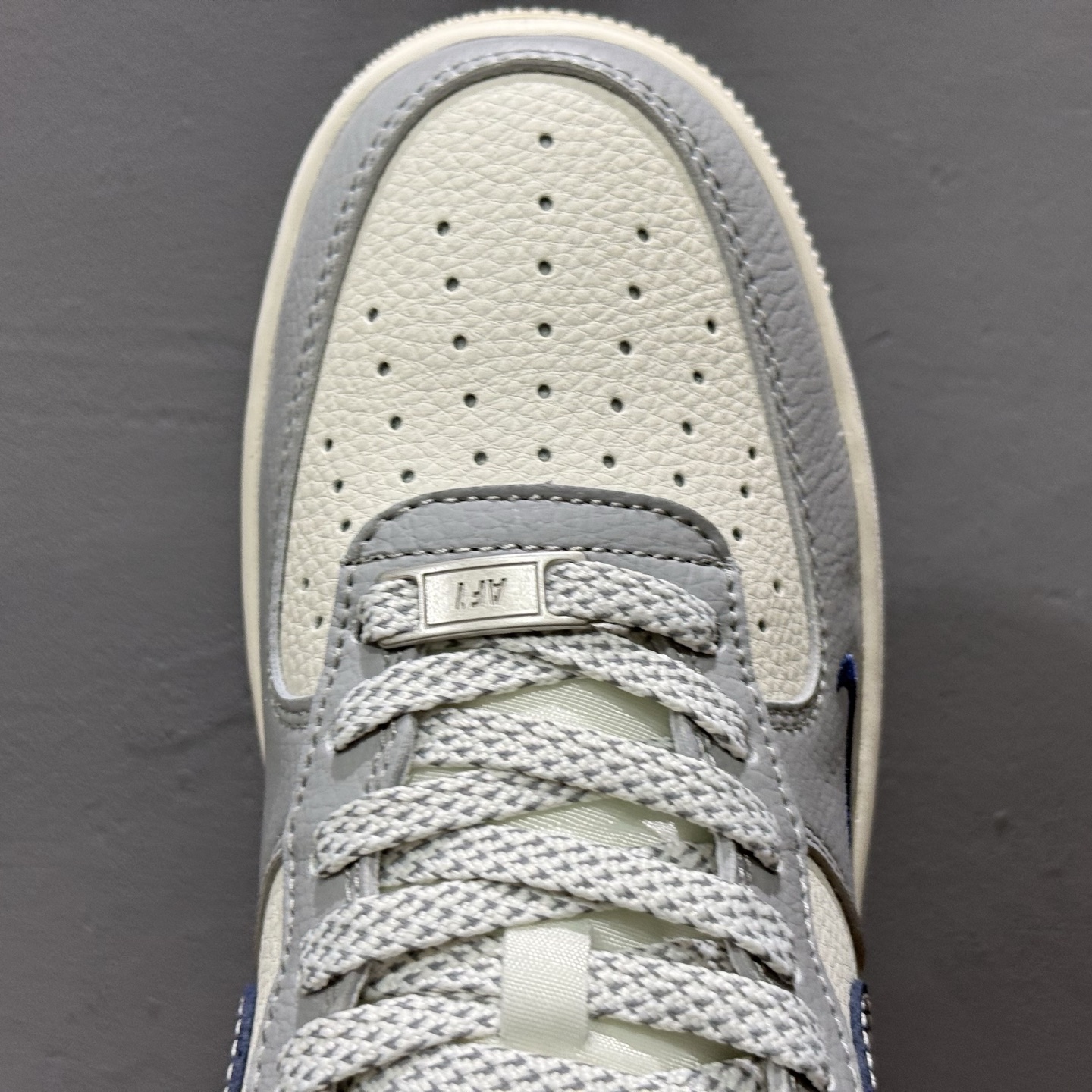 NIKE AIR FORCE 1‘07 LV8 XS1958-555