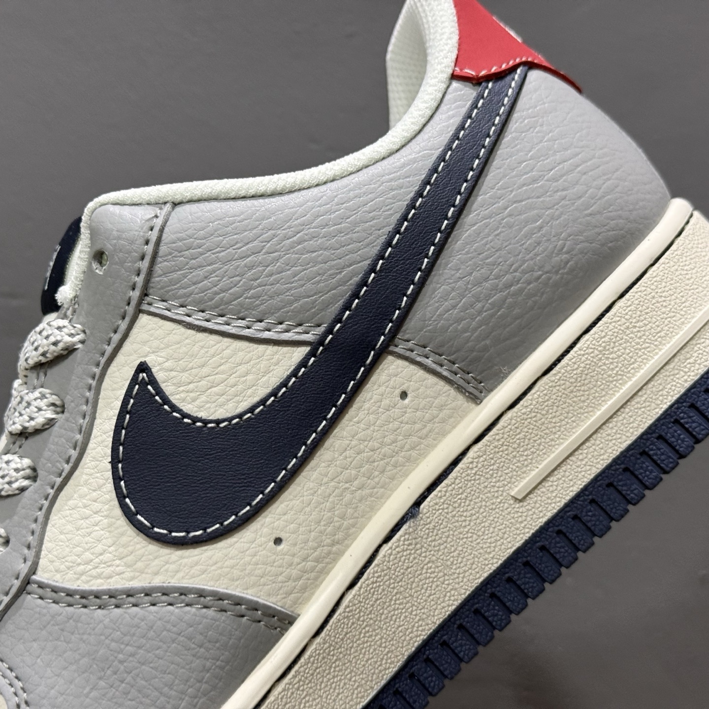 NIKE AIR FORCE 1‘07 LV8 XS1958-555