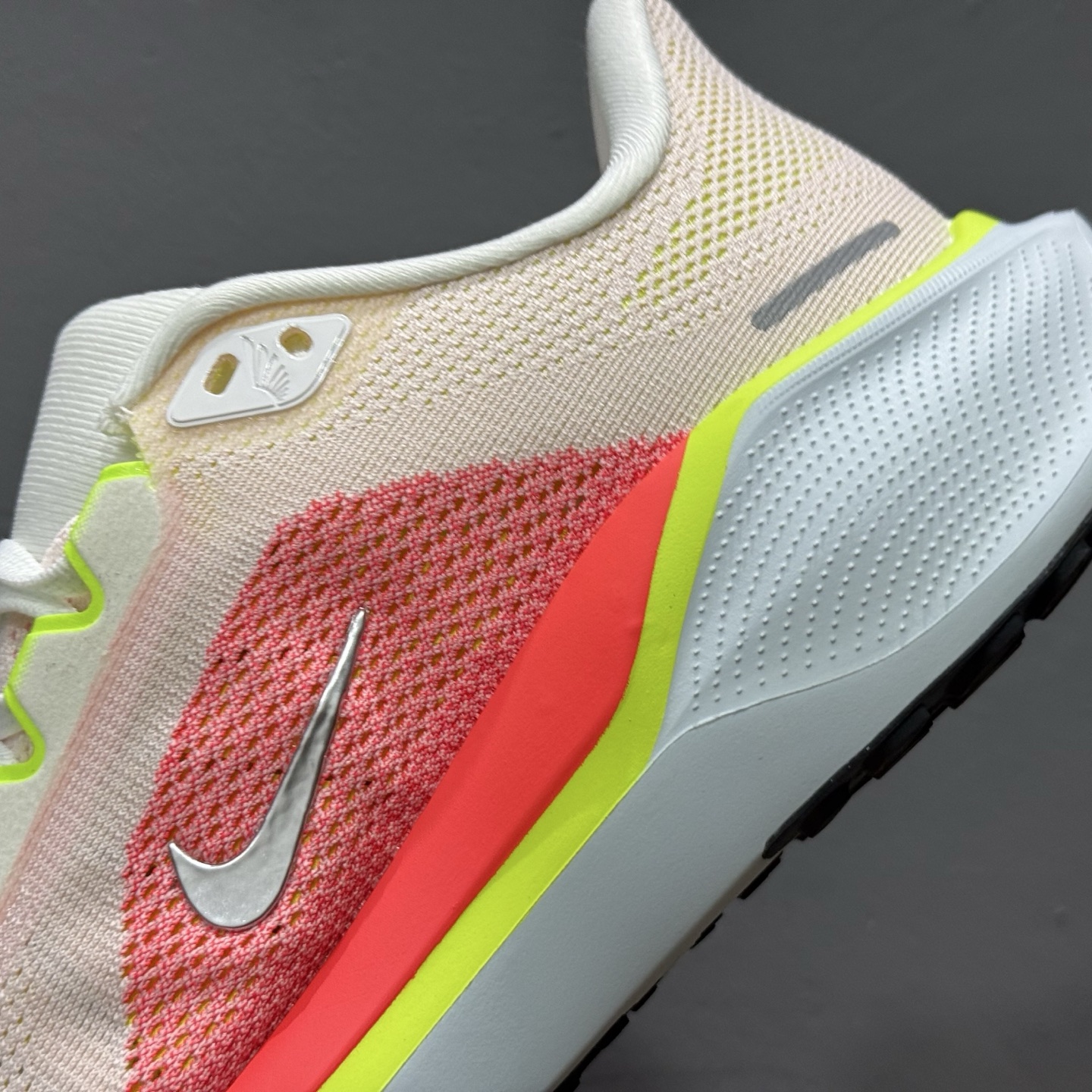 Nike Journey Run 2024跑步鞋 2722-100