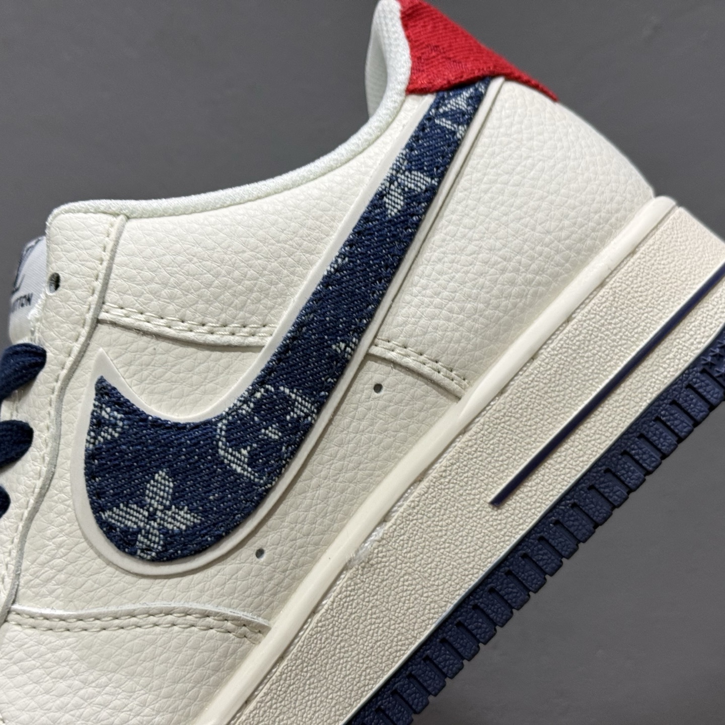 NIKE AIR FORCE 1‘07 LV8 XX3168-128