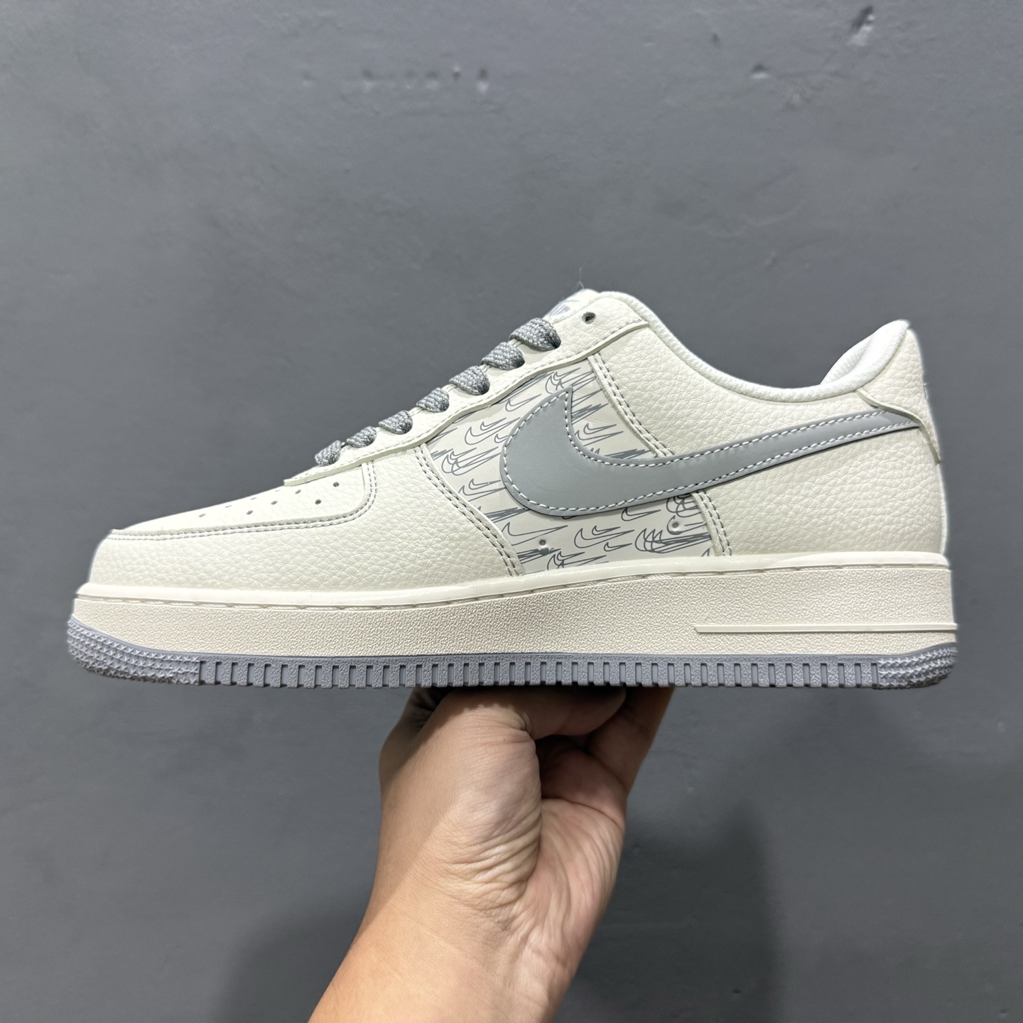 NIKE AIR FORCE 1‘07 LV8 HH7518-070