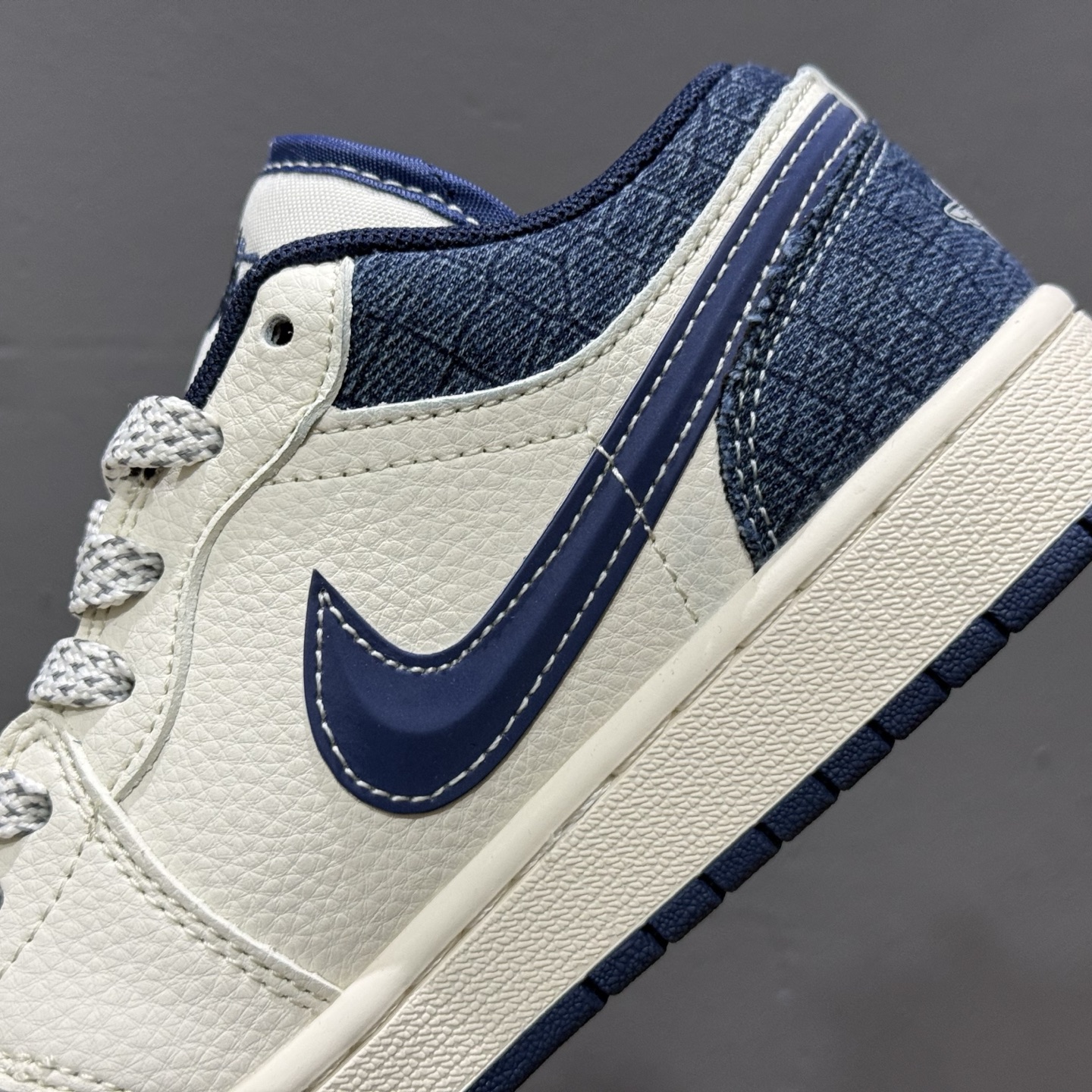 Stussy x Air Jordan 1 米蓝立体勾 XS6086-562