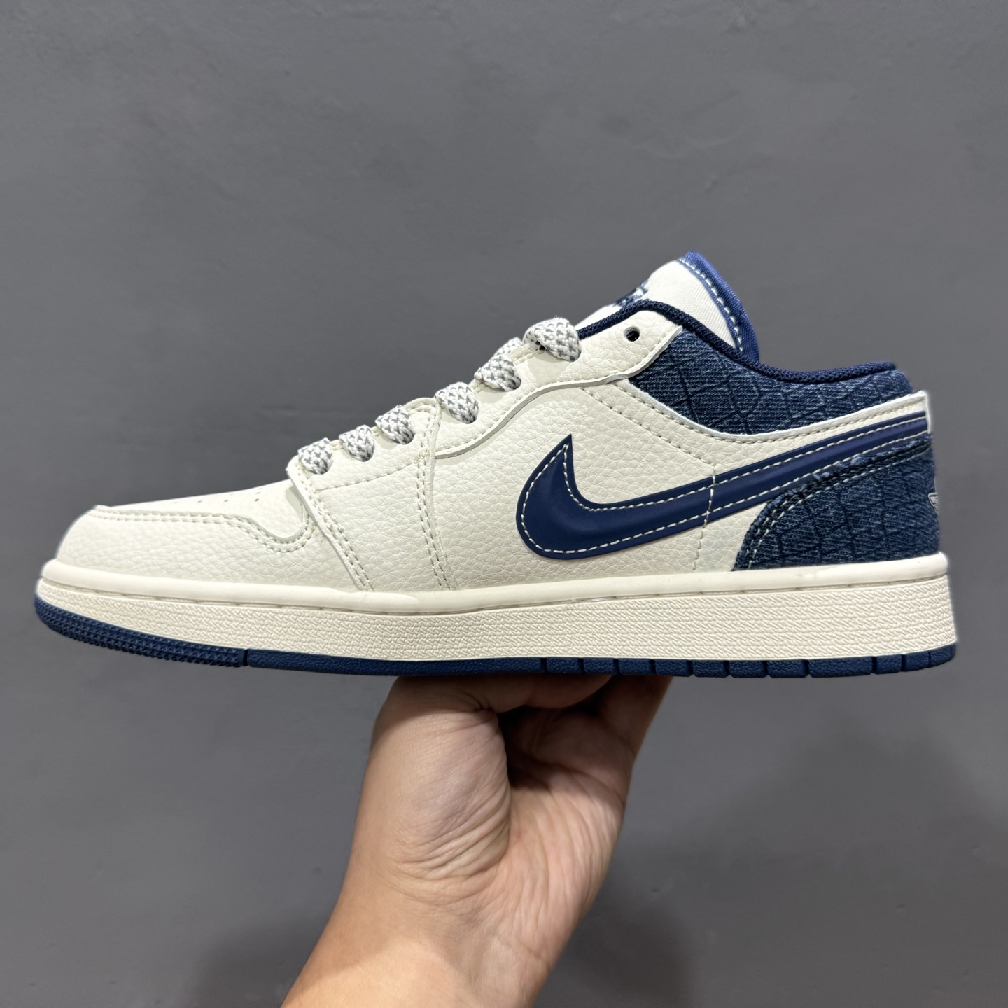Stussy x Air Jordan 1 米蓝立体勾 XS6086-562