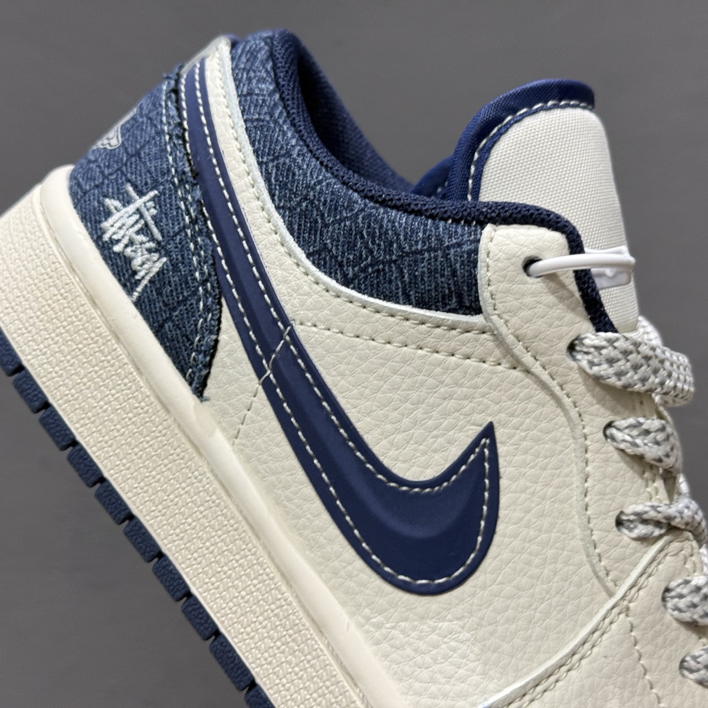 Stussy x Air Jordan 1 米蓝立体勾 XS6086-562