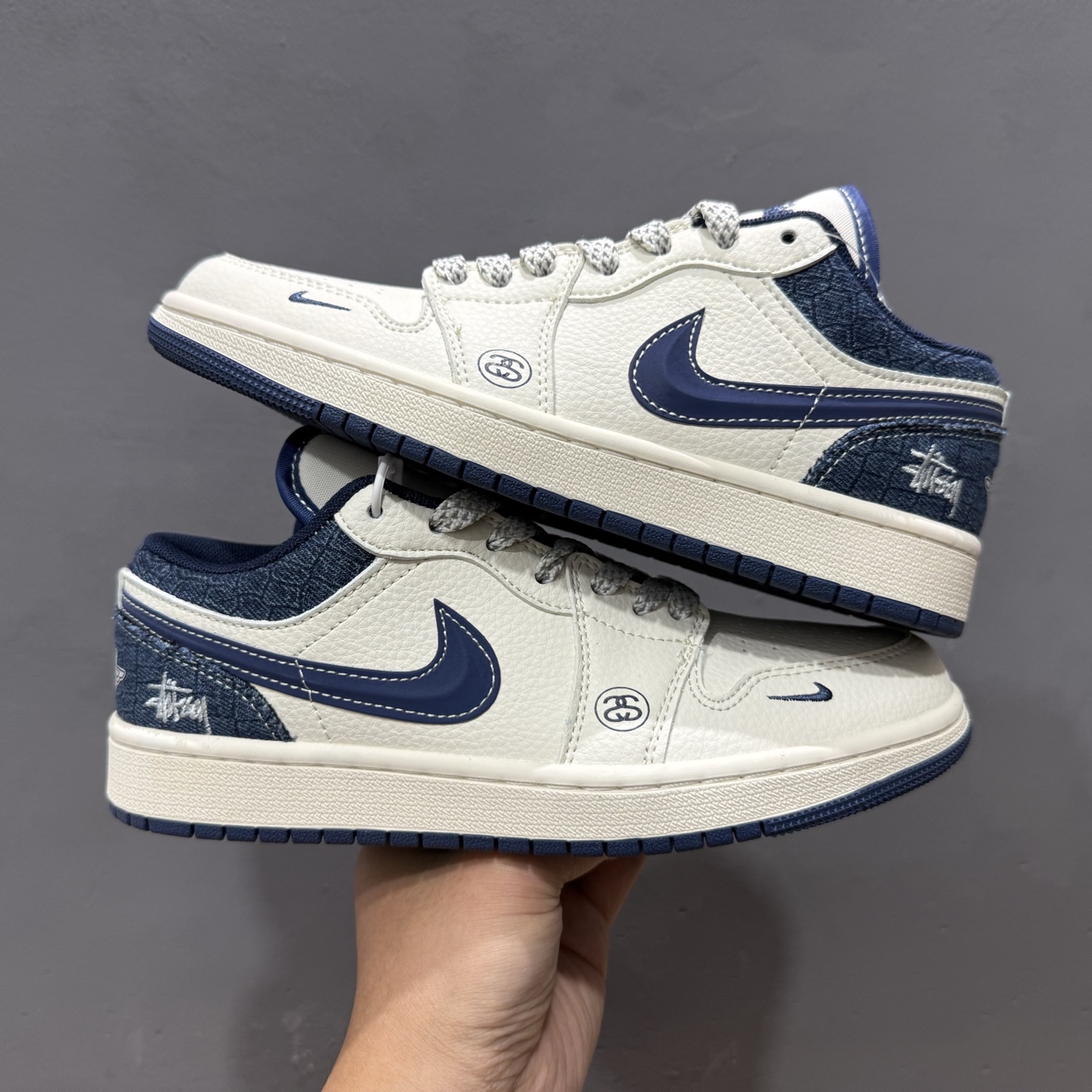 Stussy x Air Jordan 1 米蓝立体勾 XS6086-562