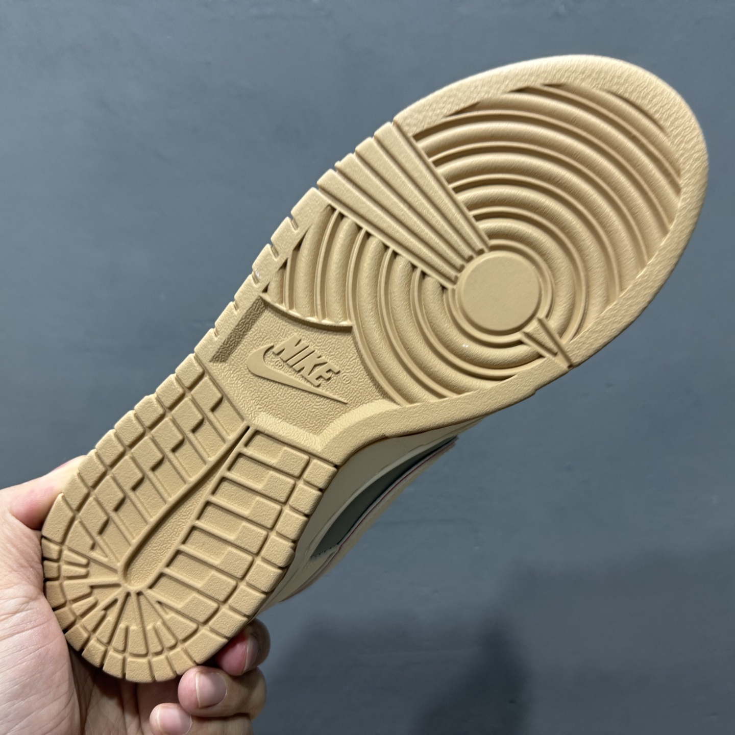 海外爆款限量发售！ Nike SB Dunk Low“LV联名——米白灰棕” 低帮休闲板鞋 SD6868-108