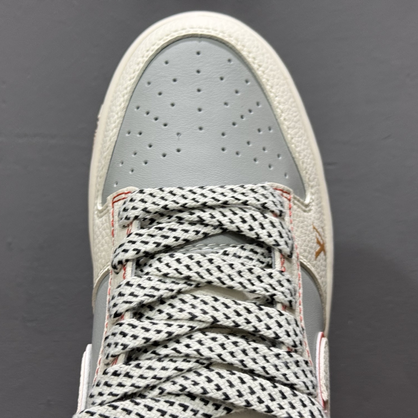 海外爆款限量发售！ Nike SB Dunk Low“LV联名——米白灰棕” 低帮休闲板鞋 SD6868-108