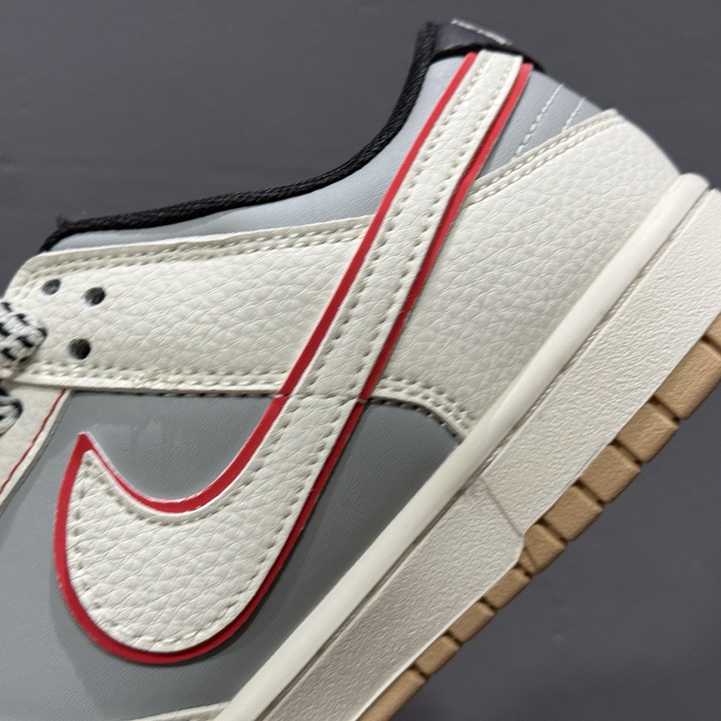 海外爆款限量发售！ Nike SB Dunk Low“LV联名——米白灰棕” 低帮休闲板鞋 SD6868-108