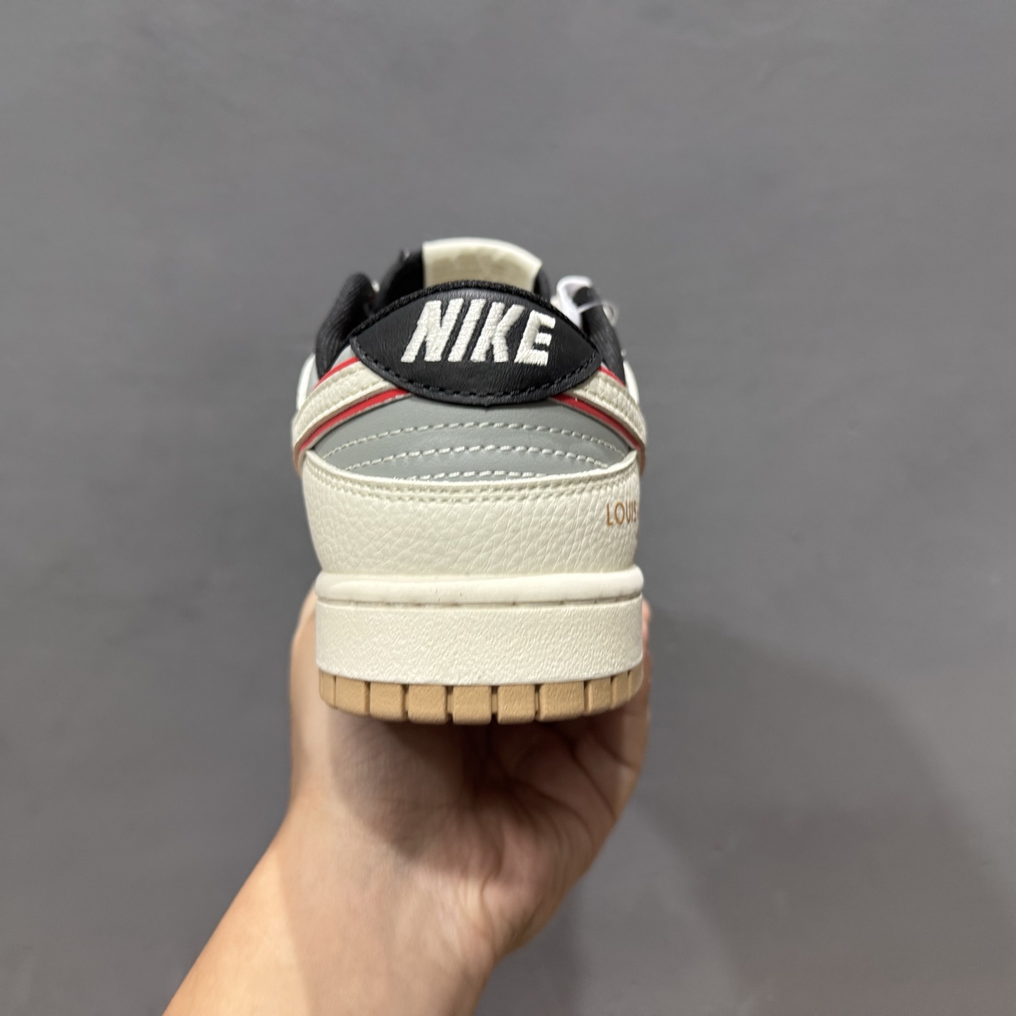 海外爆款限量发售！ Nike SB Dunk Low“LV联名——米白灰棕” 低帮休闲板鞋 SD6868-108