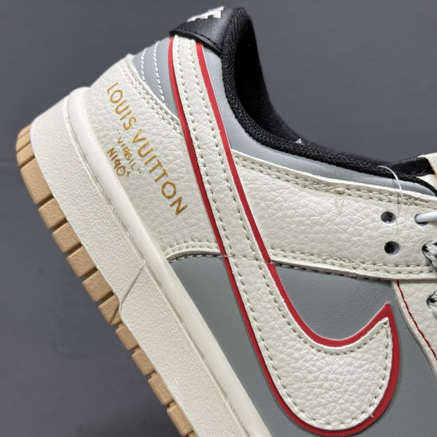 海外爆款限量发售！ Nike SB Dunk Low“LV联名——米白灰棕” 低帮休闲板鞋 SD6868-108