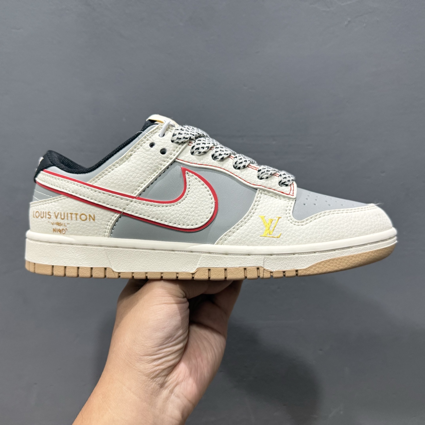 海外爆款限量发售！ Nike SB Dunk Low“LV联名——米白灰棕” 低帮休闲板鞋 SD6868-108