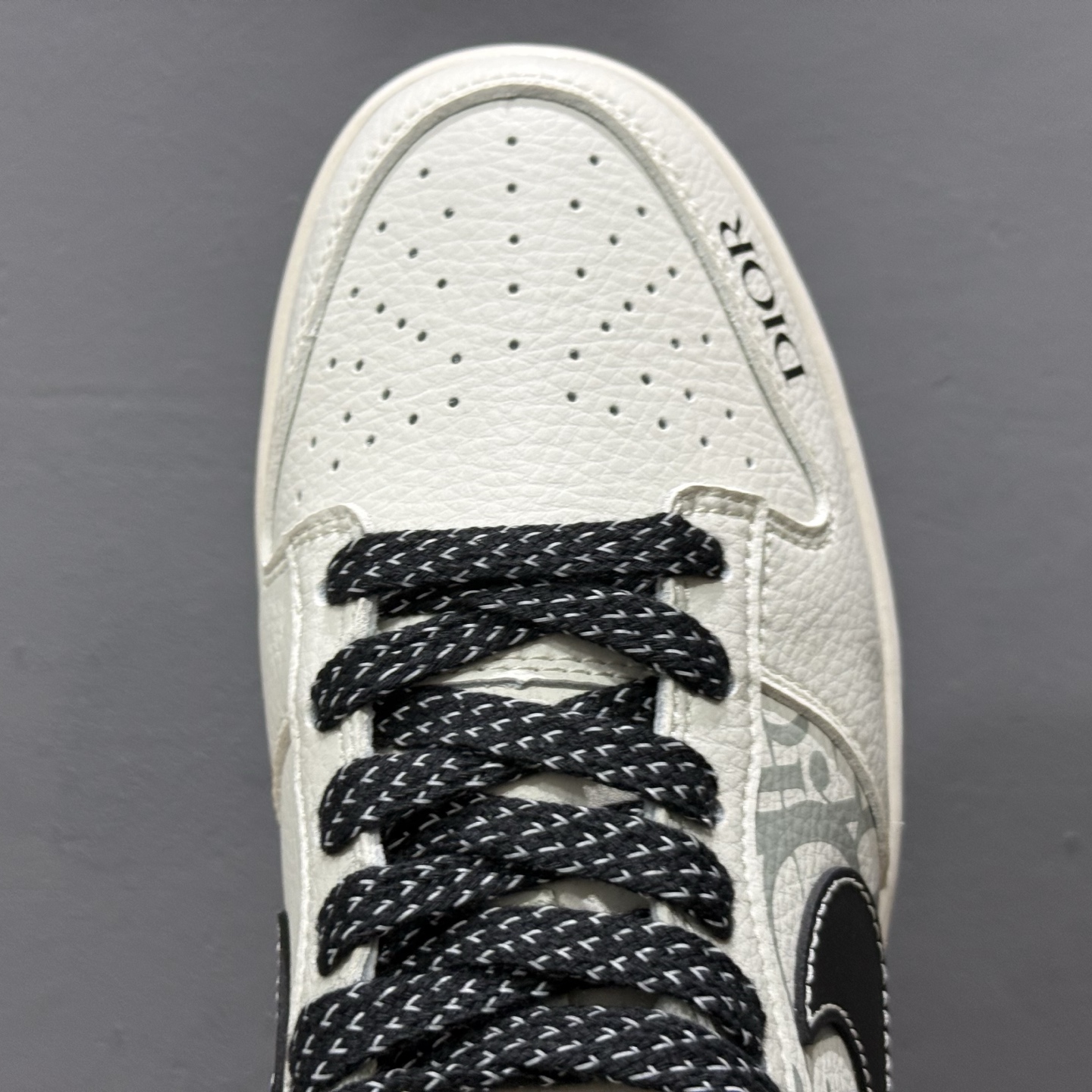 海外爆款限量发售！ Nike SB Dunk Low“迪奥联名——迪奥印花黑勾” 高端定制 低帮休闲板鞋 JY6988-106