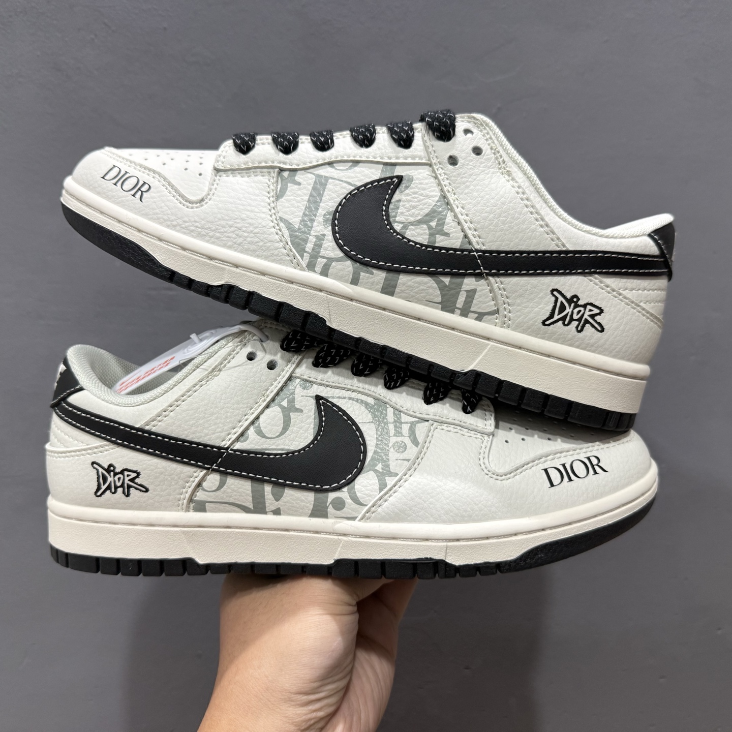 海外爆款限量发售！ Nike SB Dunk Low“迪奥联名——迪奥印花黑勾” 高端定制 低帮休闲板鞋 JY6988-106
