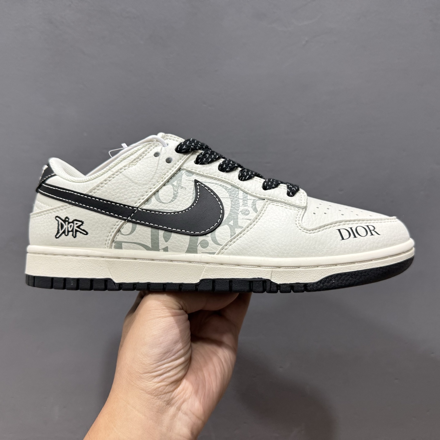 海外爆款限量发售！ Nike SB Dunk Low“迪奥联名——迪奥印花黑勾” 高端定制 低帮休闲板鞋 JY6988-106