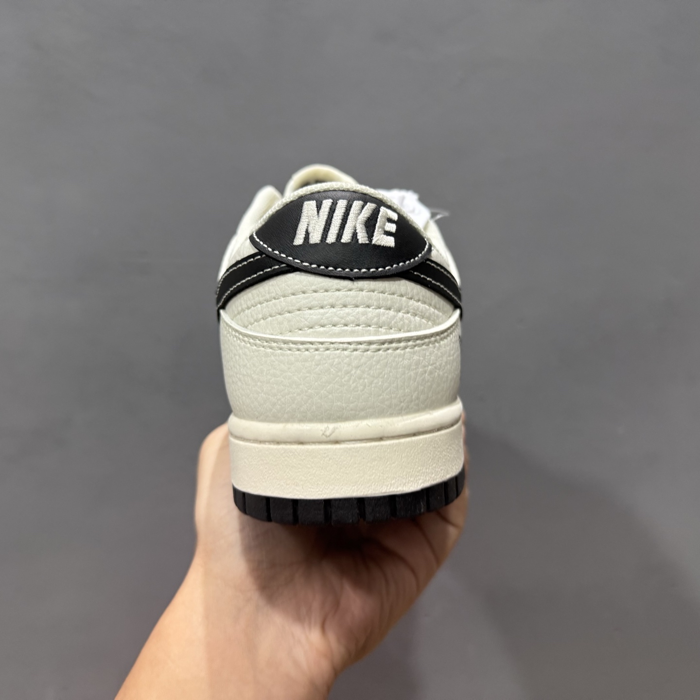 海外爆款限量发售！ Nike SB Dunk Low“迪奥联名——迪奥印花黑勾” 高端定制 低帮休闲板鞋 JY6988-106