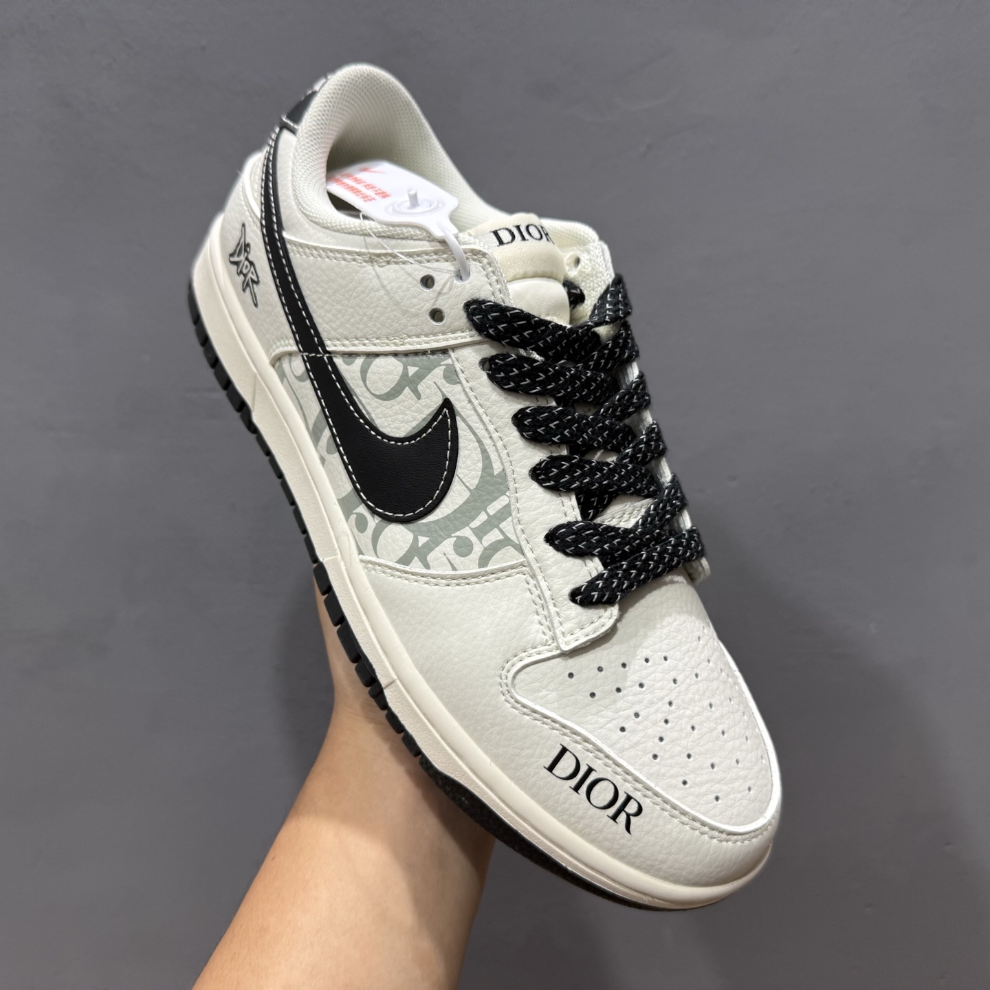 海外爆款限量发售！ Nike SB Dunk Low“迪奥联名——迪奥印花黑勾” 高端定制 低帮休闲板鞋 JY6988-106