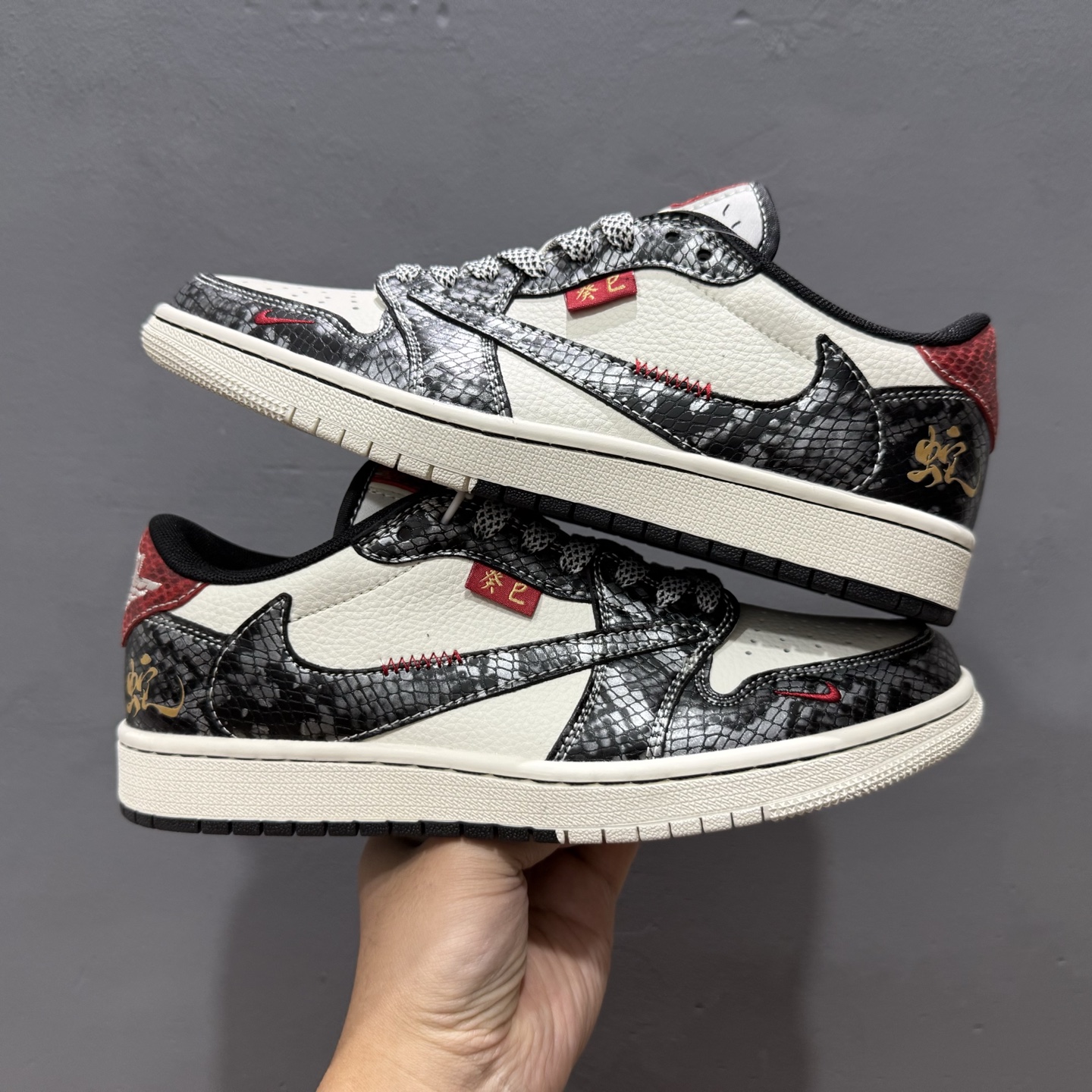 280 Travis Scott x Fragment Design x Air Jordan 1 Low SP AJ1 蛇 年限定 双拼亮黑 低帮文化休闲板鞋 YX5066-307