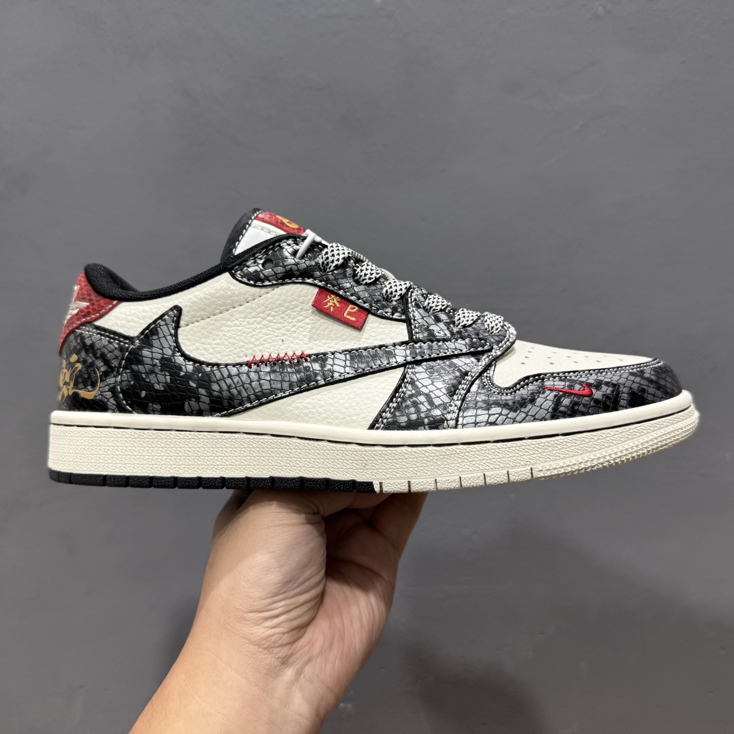 280 Travis Scott x Fragment Design x Air Jordan 1 Low SP AJ1 蛇 年限定 双拼亮黑 低帮文化休闲板鞋 YX5066-307