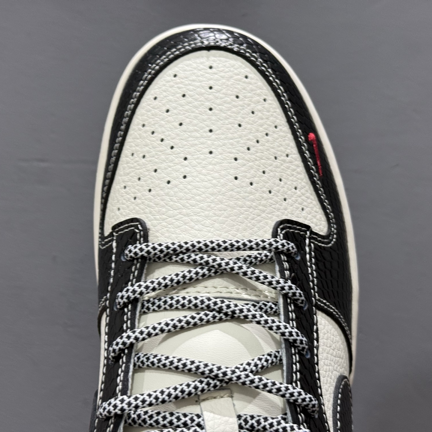 Nike SB Dunk Low 蛇年系列黑鳞黑勾 低帮休闲板鞋 YX5066-292