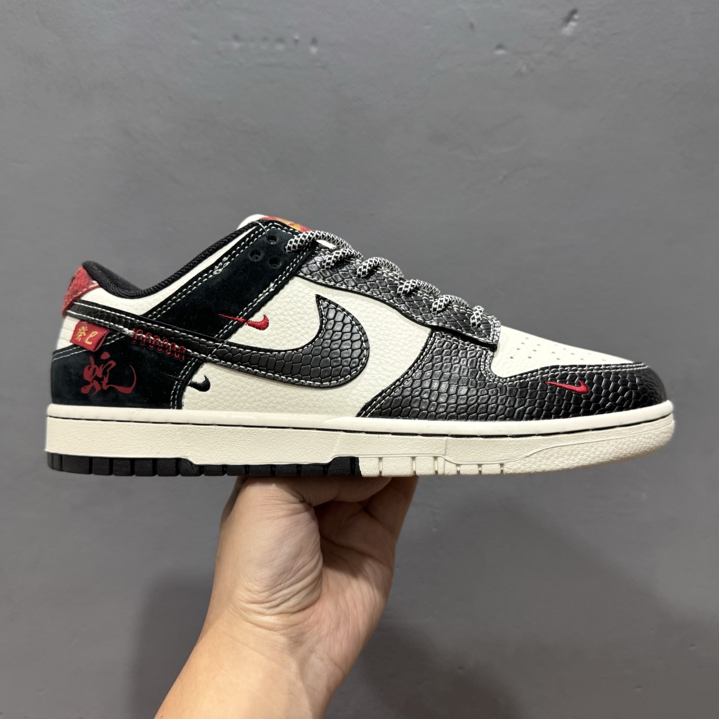 Nike SB Dunk Low 蛇年系列黑鳞黑勾 低帮休闲板鞋 YX5066-292