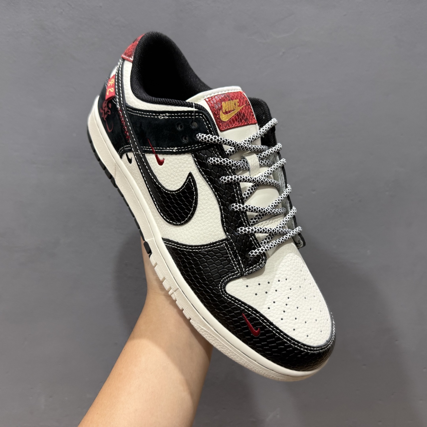 Nike SB Dunk Low 蛇年系列黑鳞黑勾 低帮休闲板鞋 YX5066-292